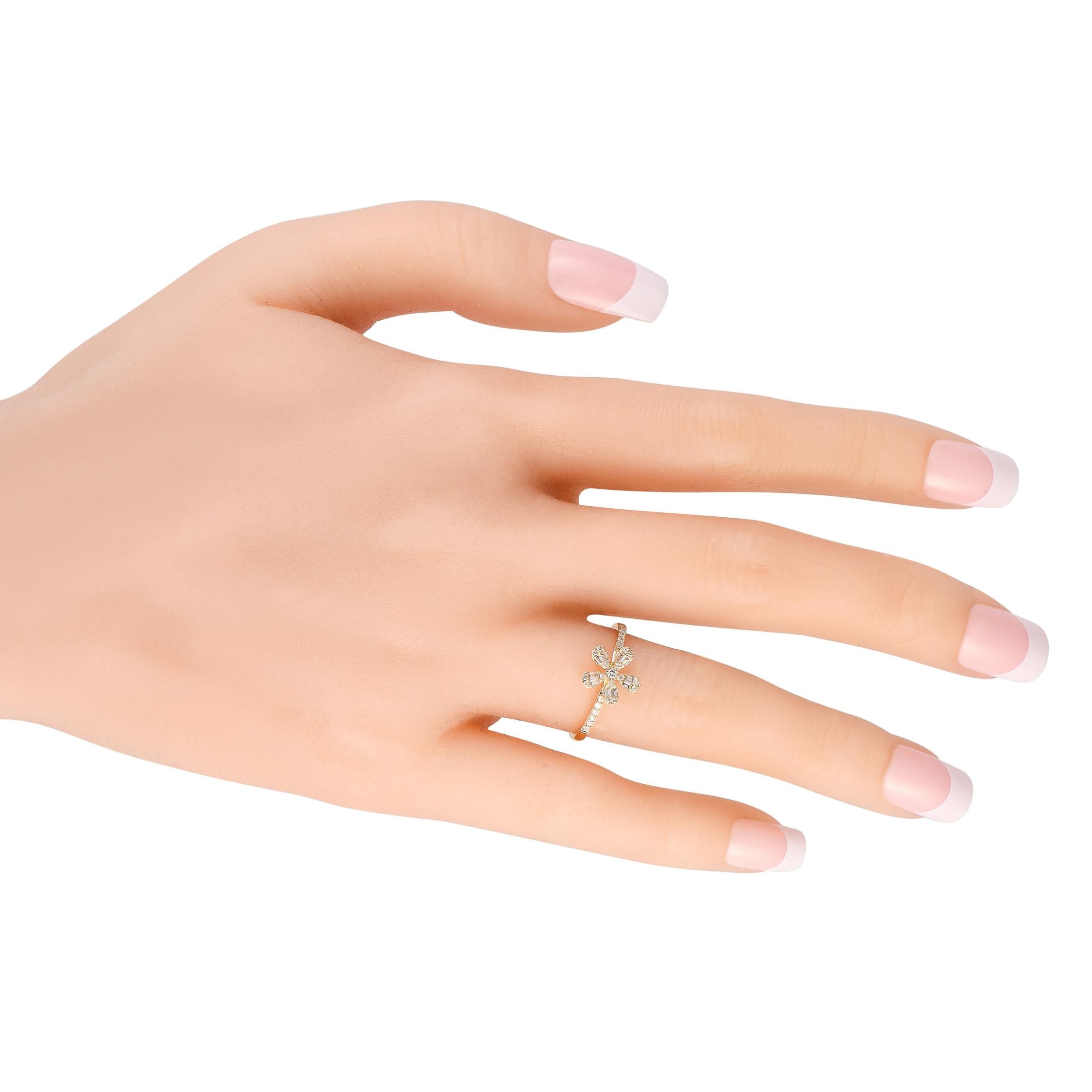 Mixed Cut 14K Yellow Gold 0.20ct Diamond Flower Ring For Sale