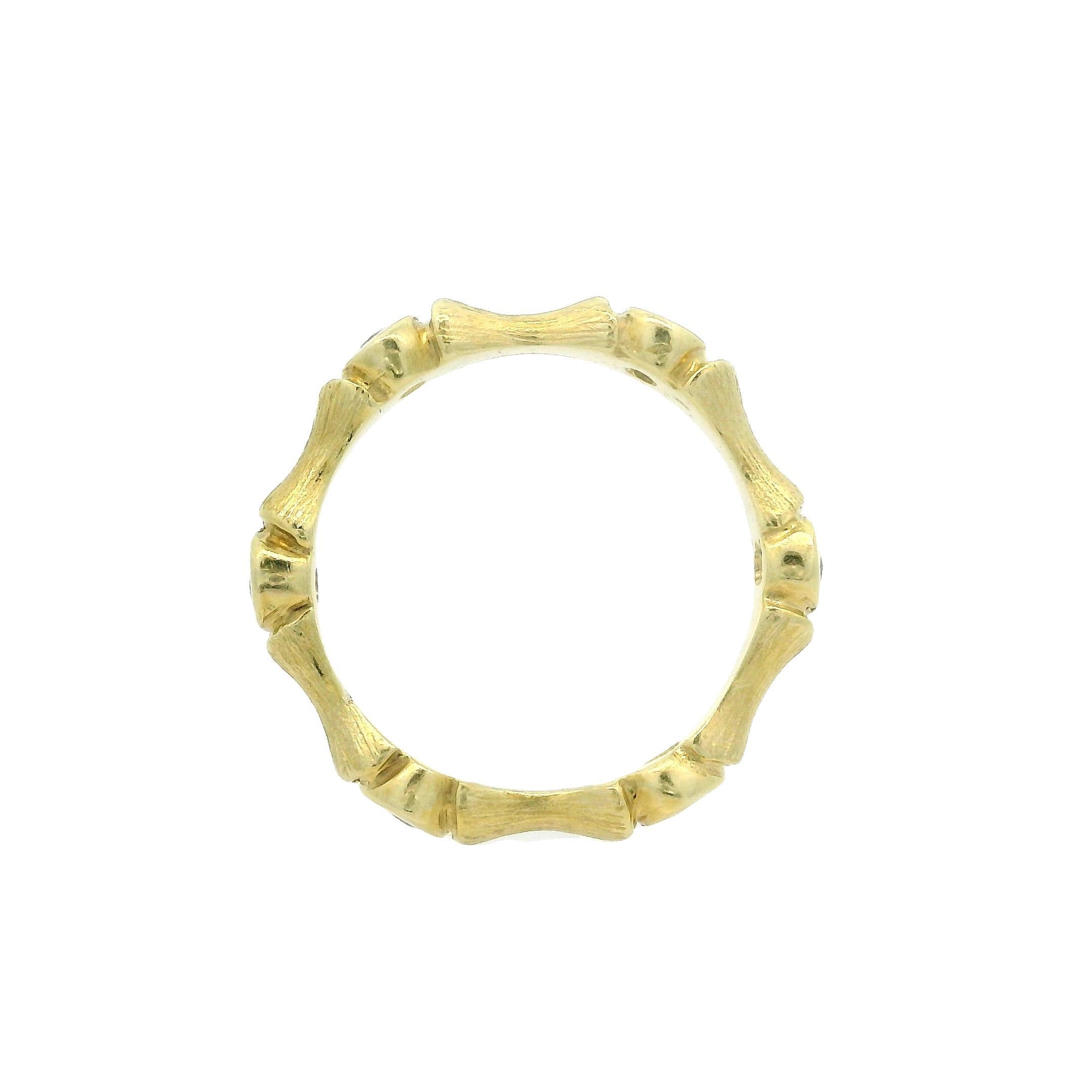Taille brillant 14k Yellow Gold 0.20ctw Bezel Diamonds Textured Finish Bamboo Style Band Ring en vente