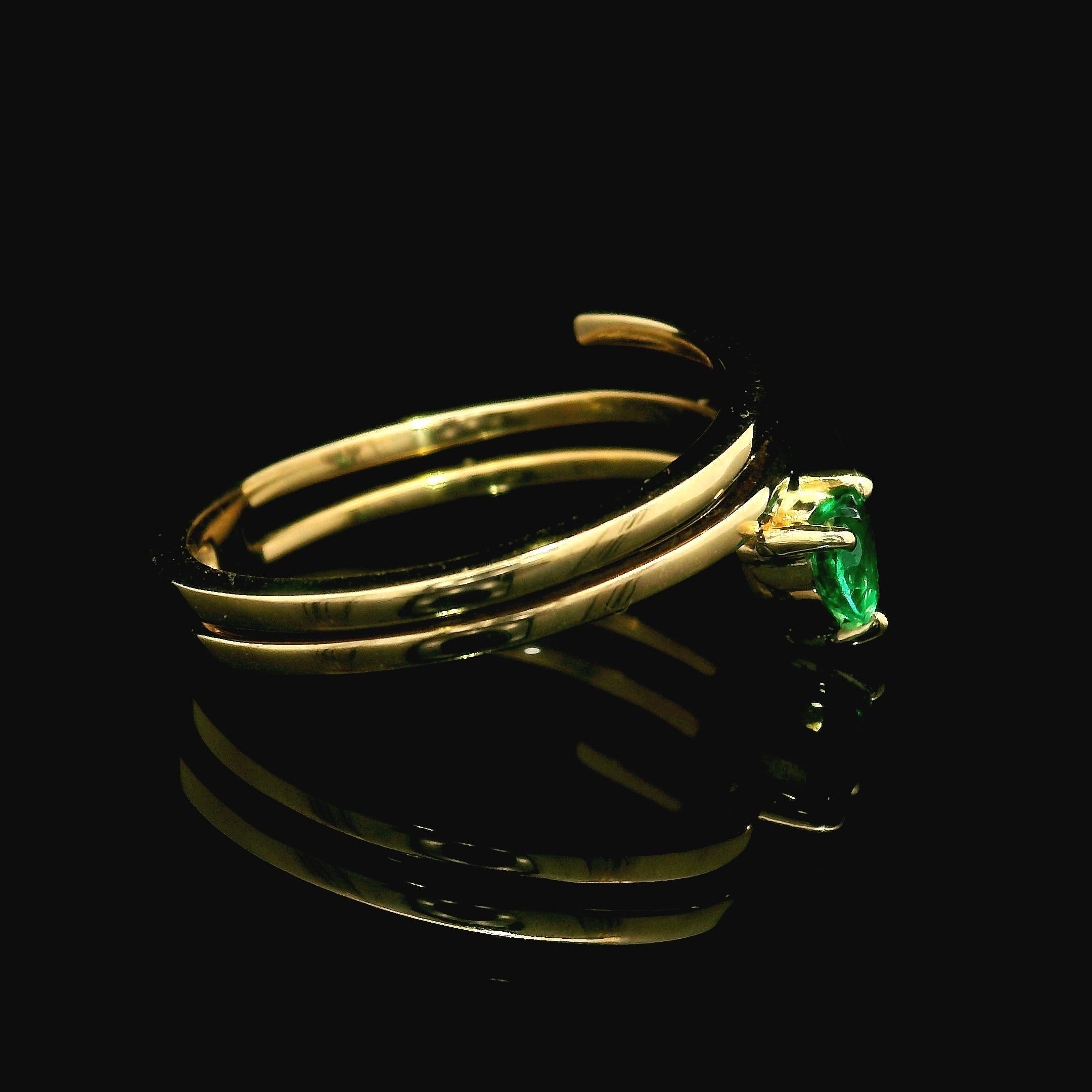 Heart Cut 14k Yellow Gold 0.24ctw Vivid Green Heart Shaped Emerald Wrap Band Ring For Sale