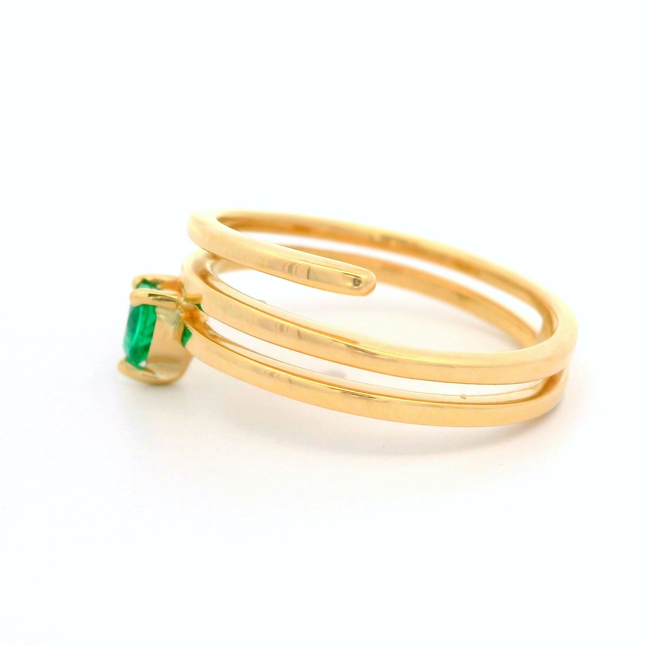 Women's 14k Yellow Gold 0.24ctw Vivid Green Heart Shaped Emerald Wrap Band Ring For Sale