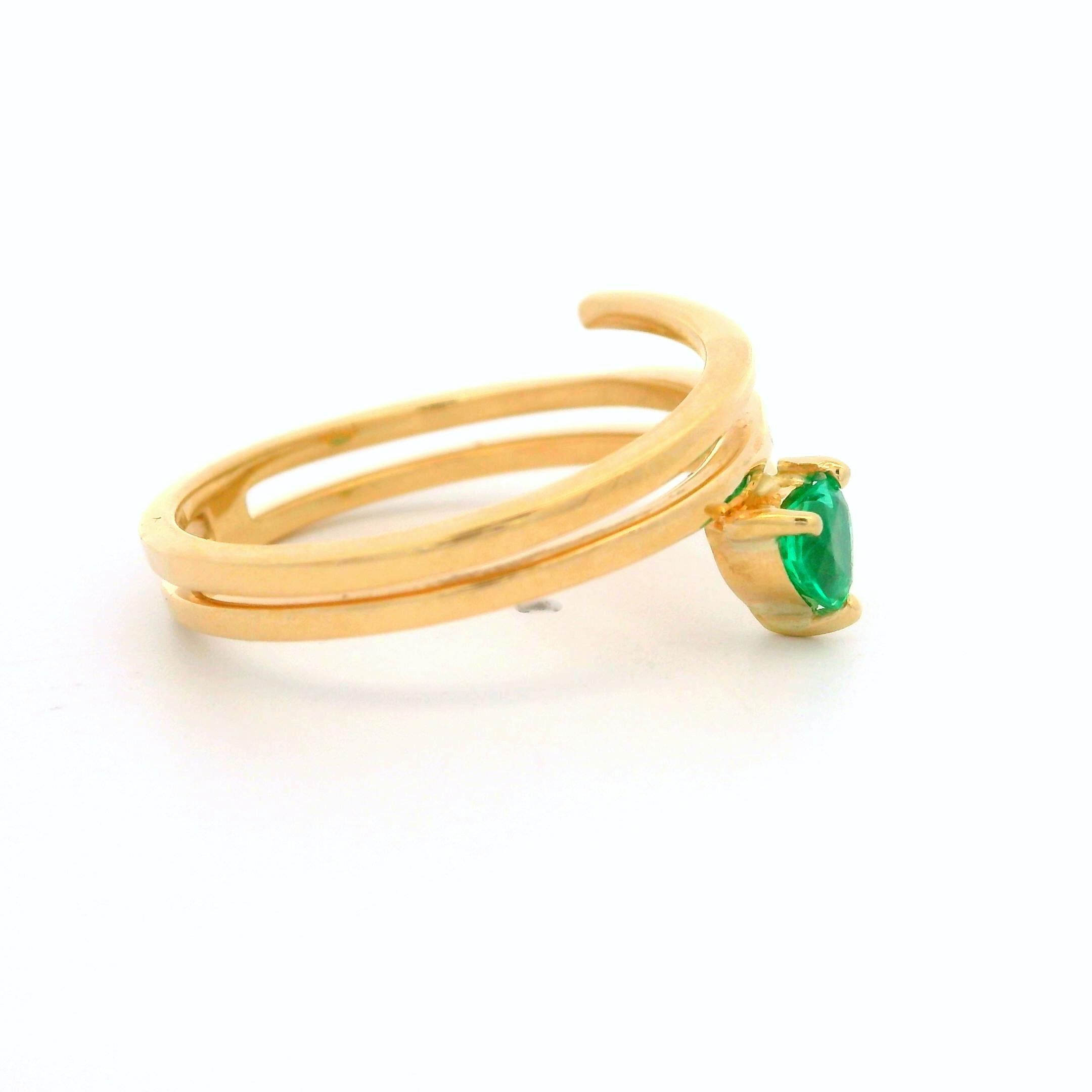 14k Yellow Gold 0.24ctw Vivid Green Heart Shaped Emerald Wrap Band Ring For Sale 1
