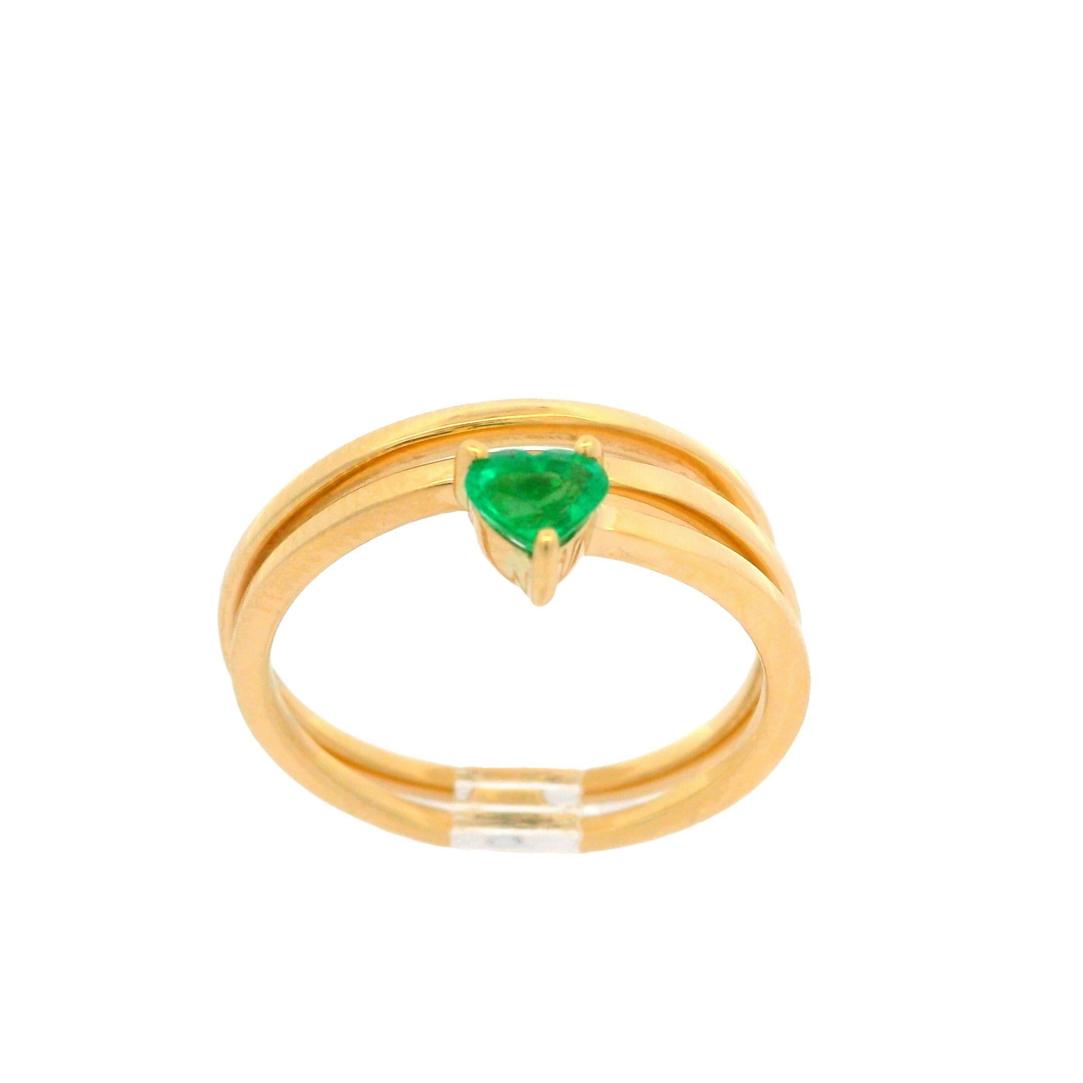 14k Yellow Gold 0.24ctw Vivid Green Heart Shaped Emerald Wrap Band Ring For Sale 2