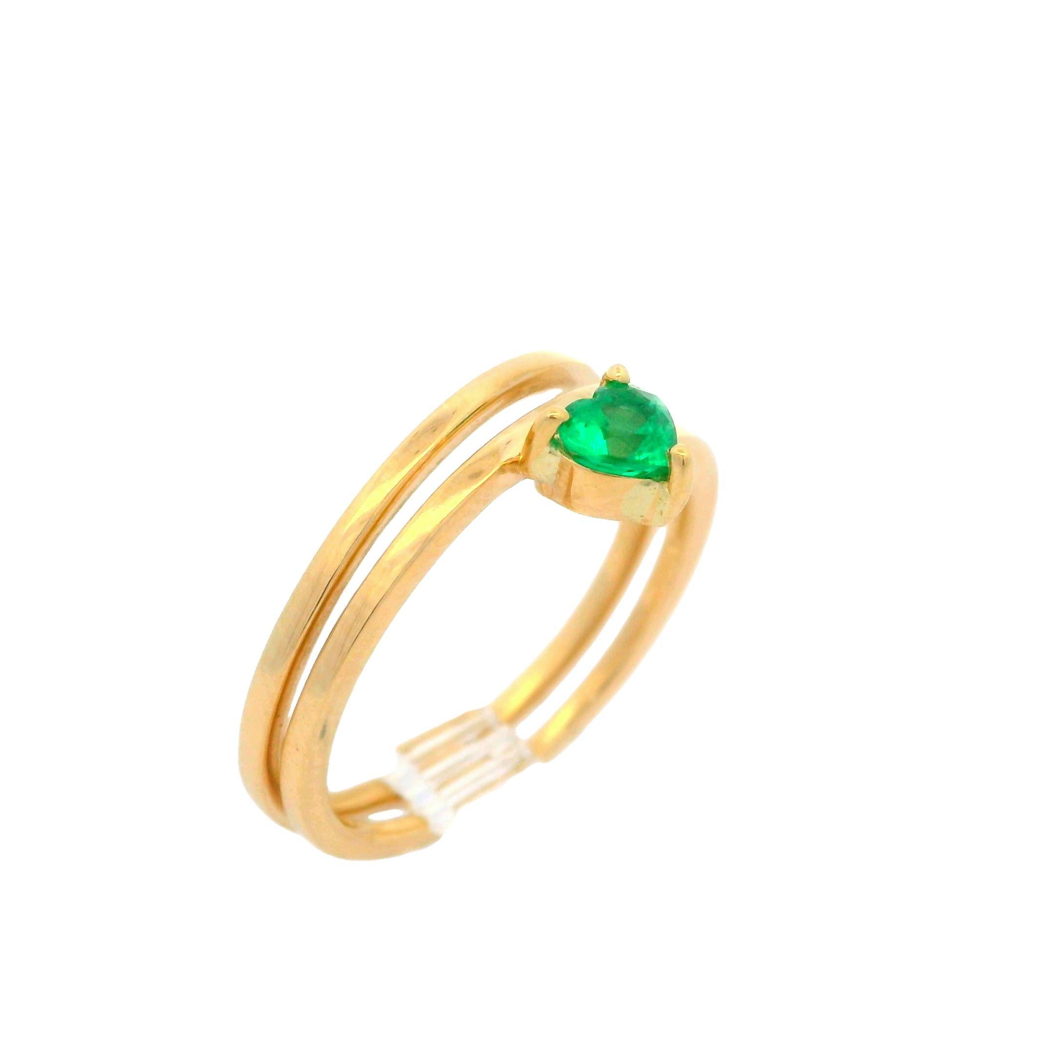 14k Yellow Gold 0.24ctw Vivid Green Heart Shaped Emerald Wrap Band Ring For Sale 3