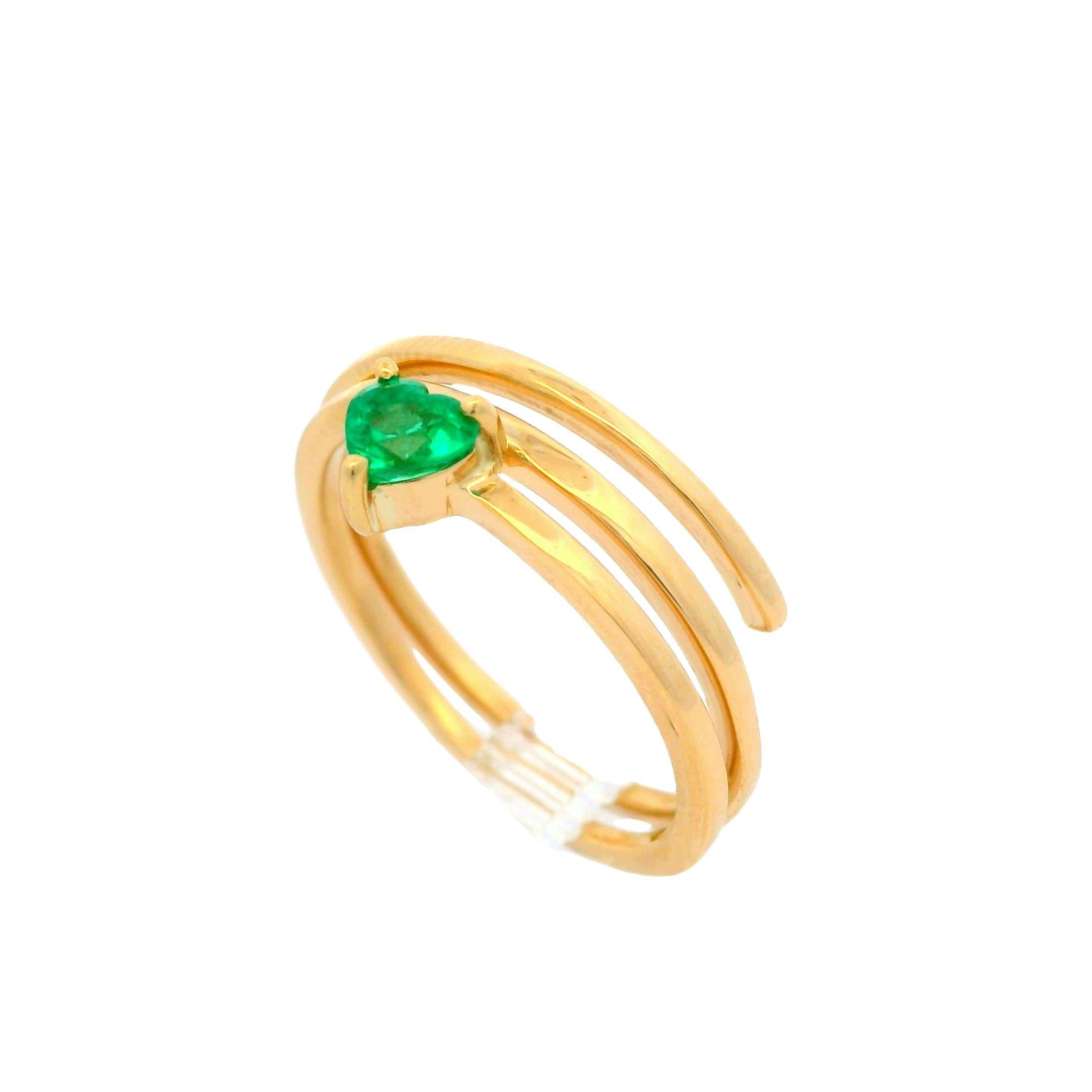 14k Yellow Gold 0.24ctw Vivid Green Heart Shaped Emerald Wrap Band Ring For Sale 4