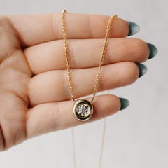 Collana con ciondolo a stazione in oro giallo 14K da 0,25 ct.