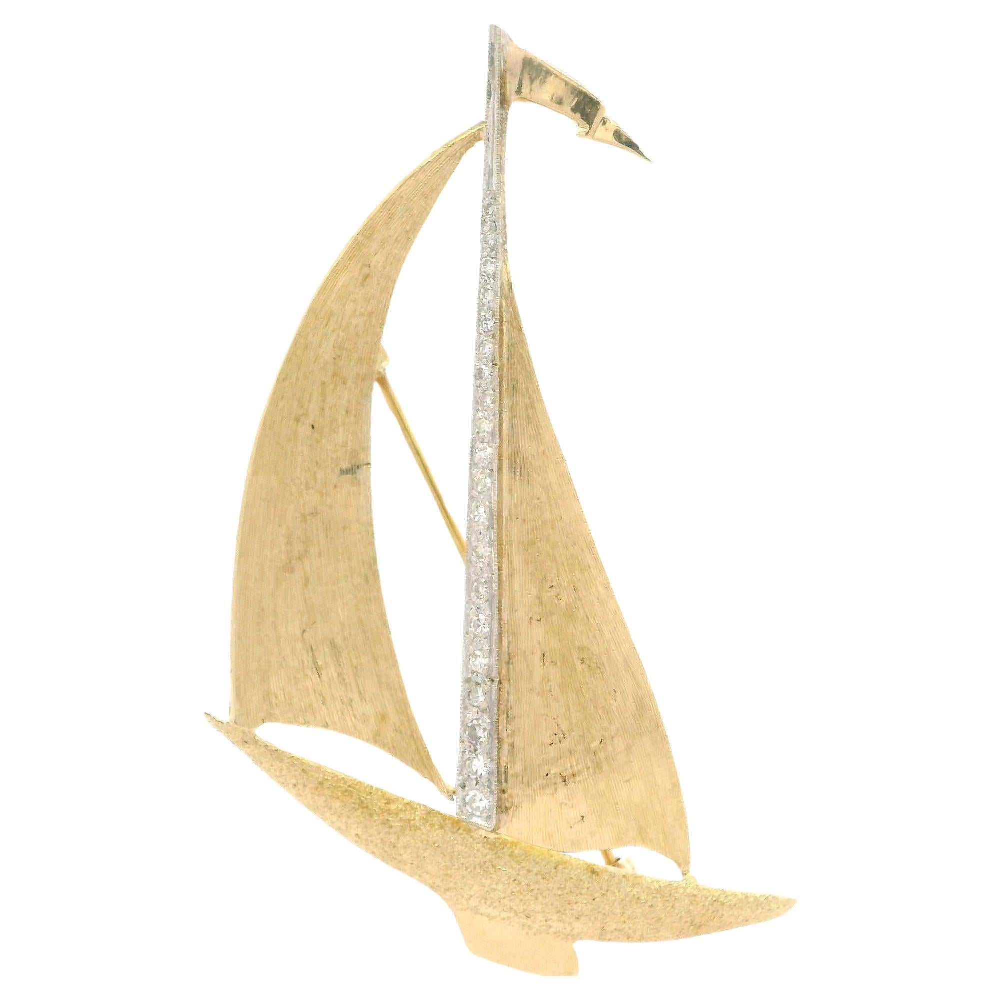 Spilla in oro giallo 14k con diamante Florentine da 0,25 ct. con struttura a vela e nave
