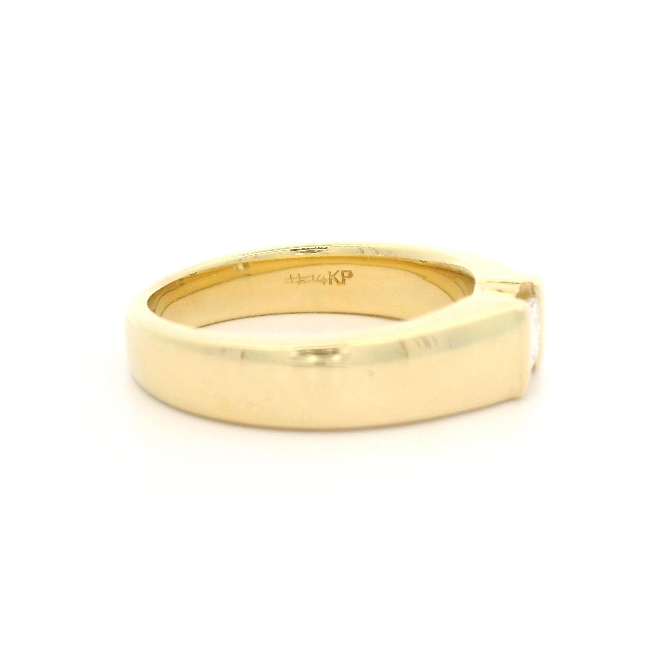 Taille princesse Bague de fiançailles en or jaune 14k avec un solitaire en diamant taille princesse de 0,26ct en vente