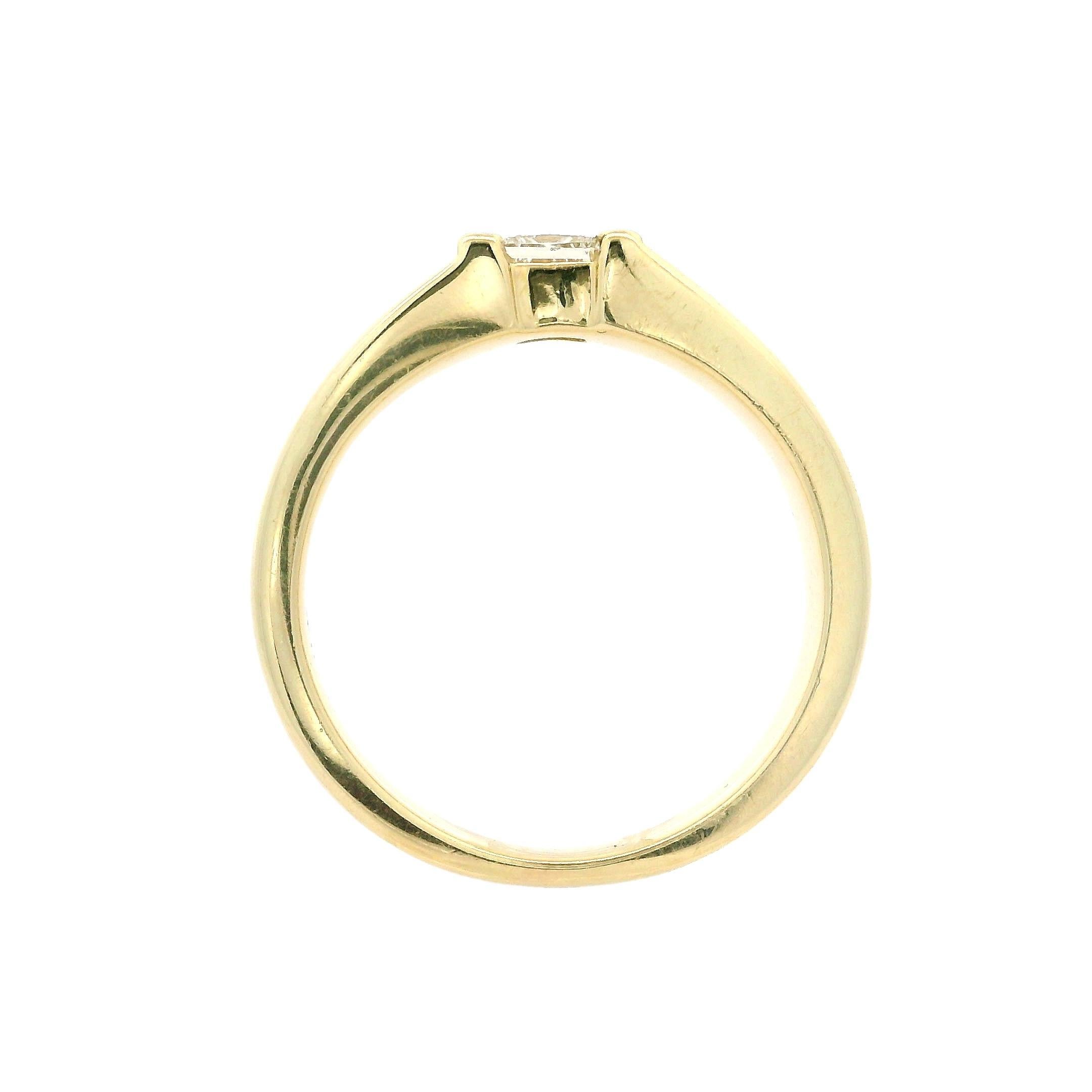 Bague de fiançailles en or jaune 14k avec un solitaire en diamant taille princesse de 0,26ct Pour femmes en vente