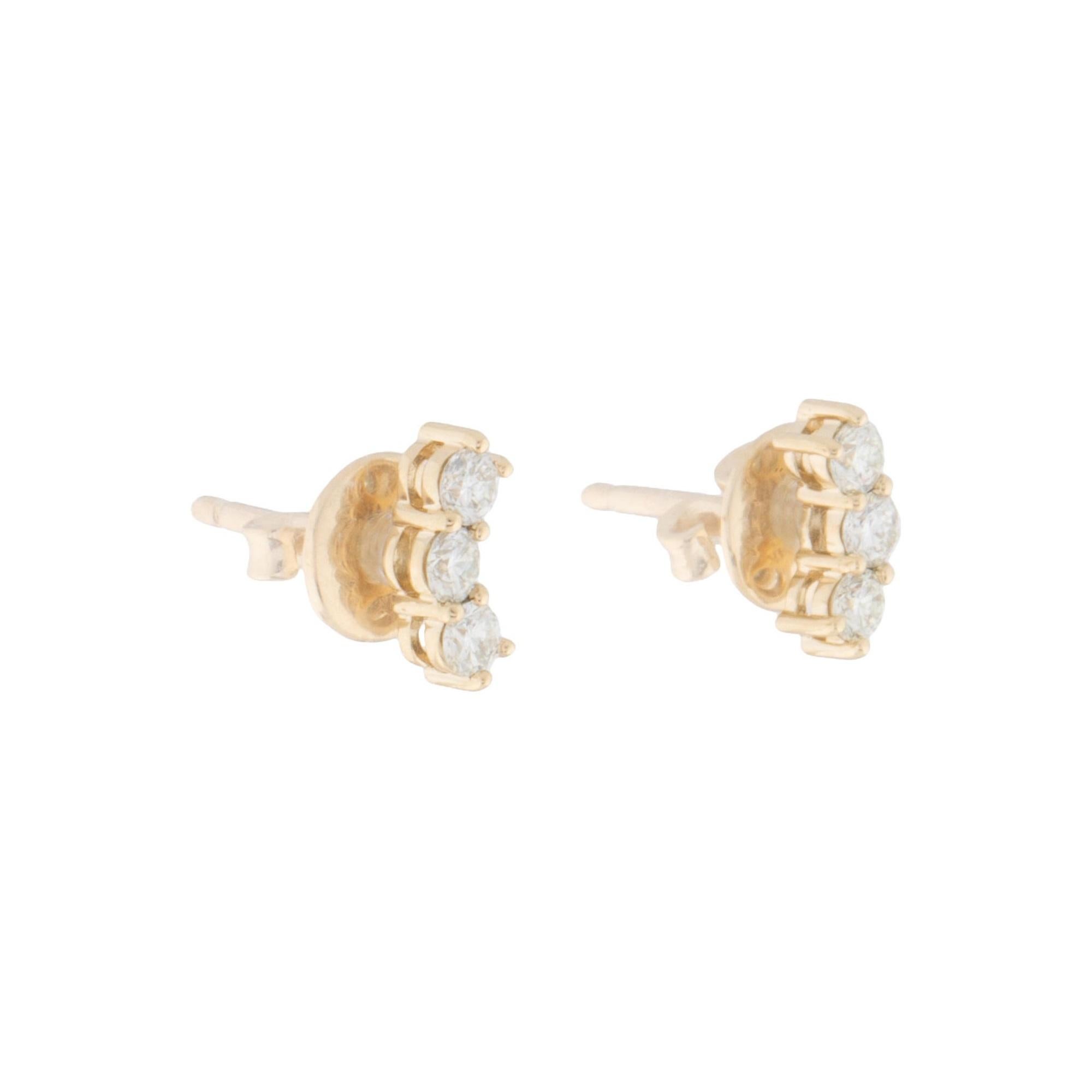 Contemporain Clous d'oreilles à 3 pierres en or jaune 14 carats et diamants de 0,30 carat en vente