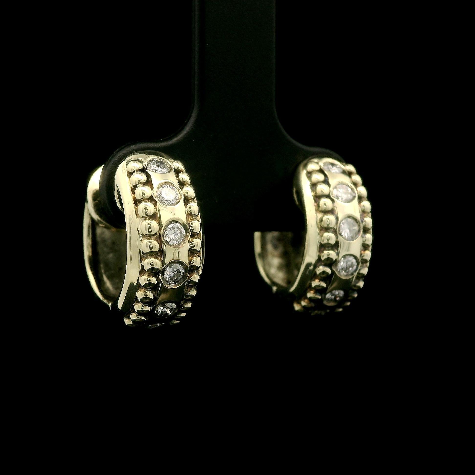 -Pierre(s)
(12) Diamants naturels authentiques - taille ronde brillante - sertis - couleur G/H - pureté SI1/SI2 - 0,30ctw (approx.)

MATERIAL : Or jaune 14k massif
Poids : 8,6 grammes
Dos : Fermeture à charnière (des oreilles percées sont