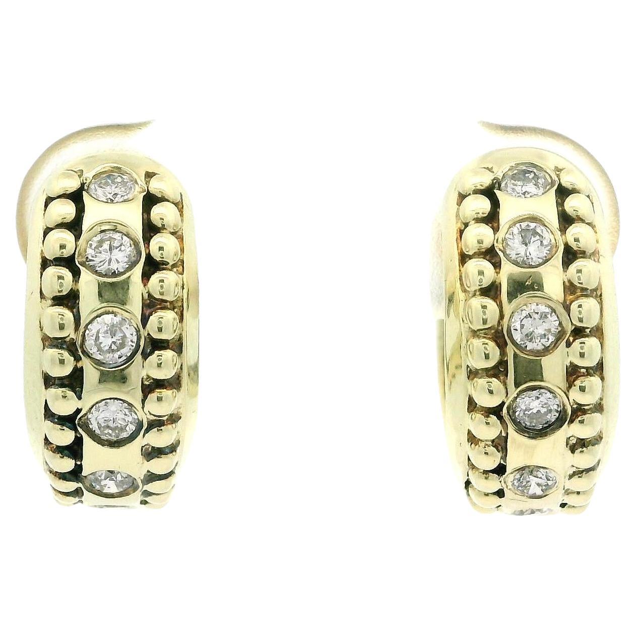 Orecchini a cerchio Huggie in oro giallo 14k con diamanti da 0,30 ct.