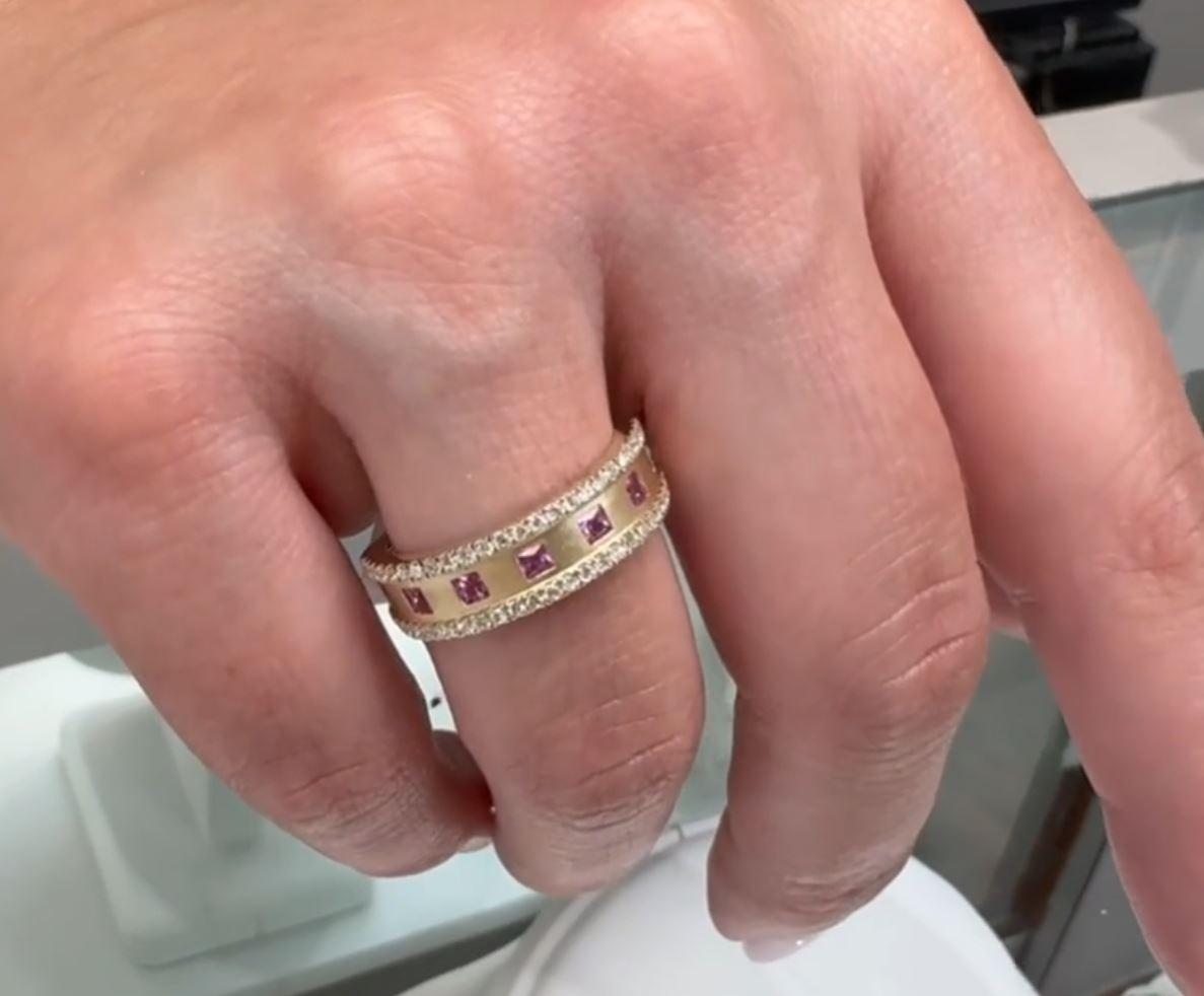 14K Yellow Gold 0.35 Carat Diamond & 0.47 Carat Pink Sapphire Fashion Ring For Sale 2