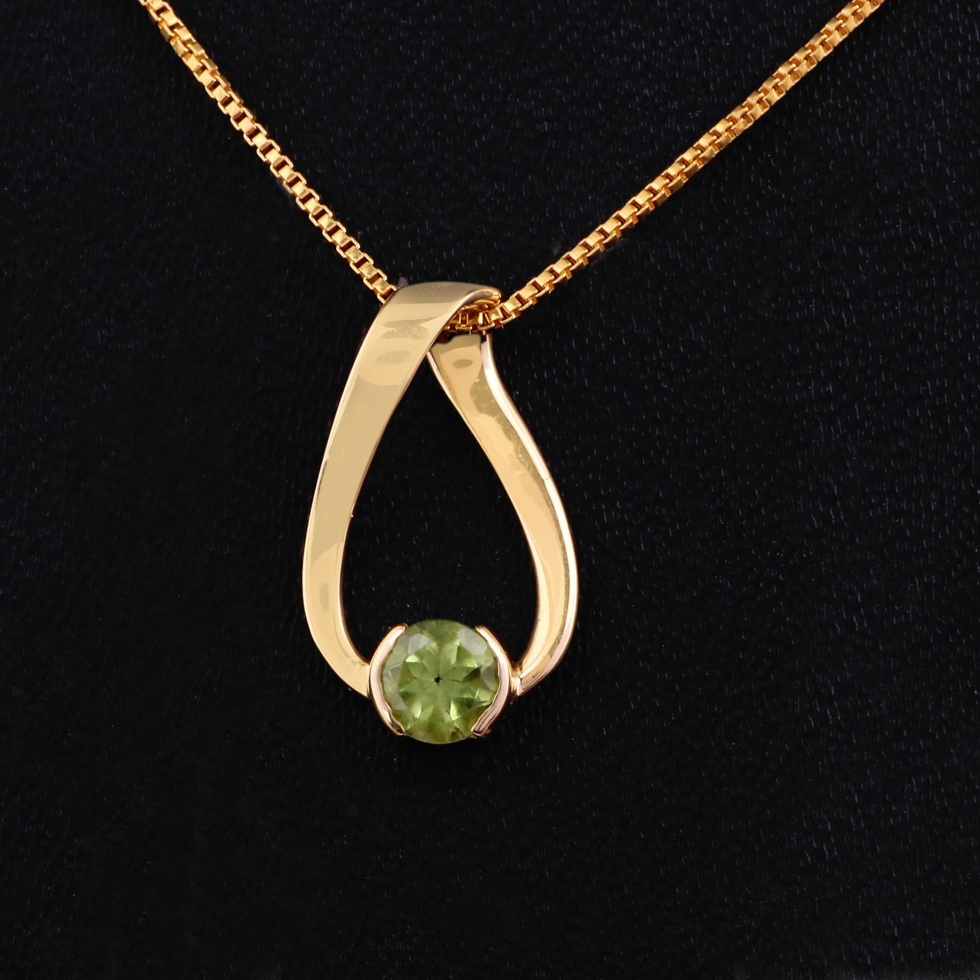 Modern 14K Yellow Gold 0.375 Ctw Natural Peridot Solid Dainty Charm Teardrop Pendant For Sale