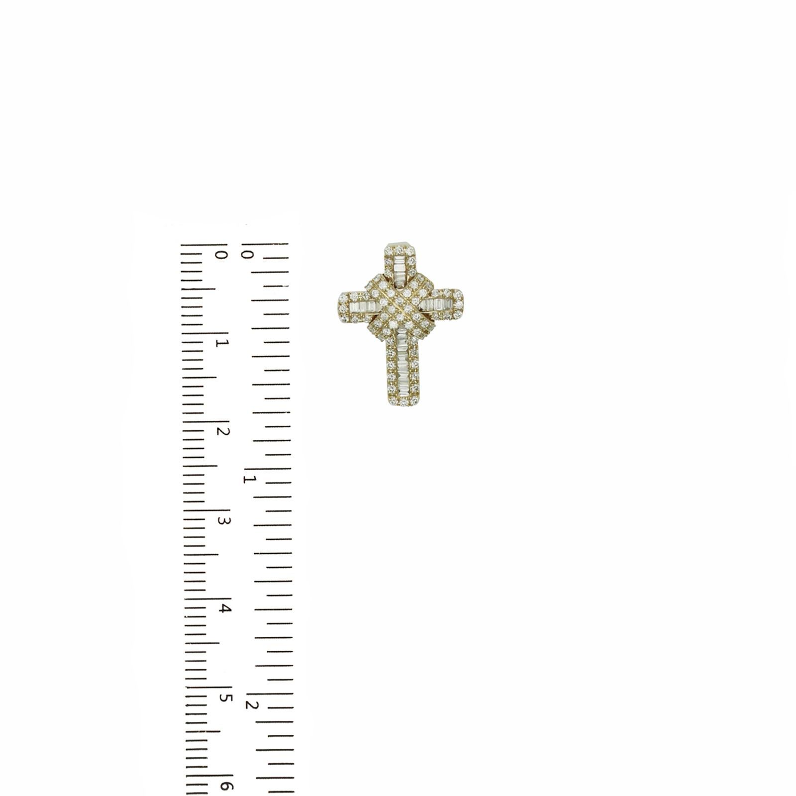 14K Yellow Gold 0.40 Ct Round & Baguette Diamonds Hight Cross Pendant In New Condition For Sale In Los Angeles, CA