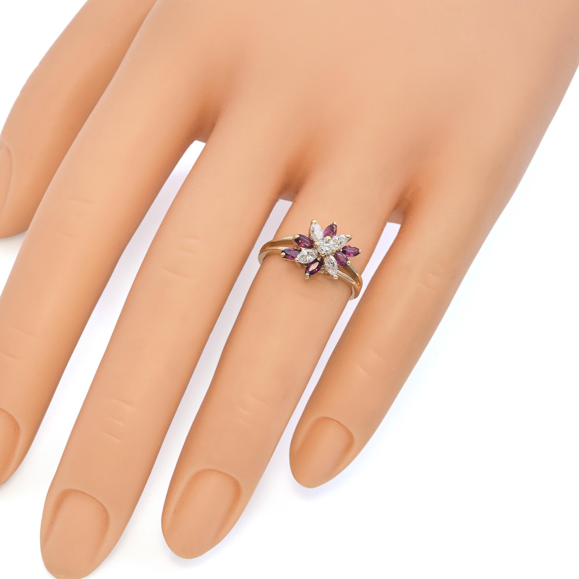 Taille Marquise Bague à tige fendue en or jaune 14 carats avec grappe florale de spinelles rouges et diamants 0,42 carat en vente