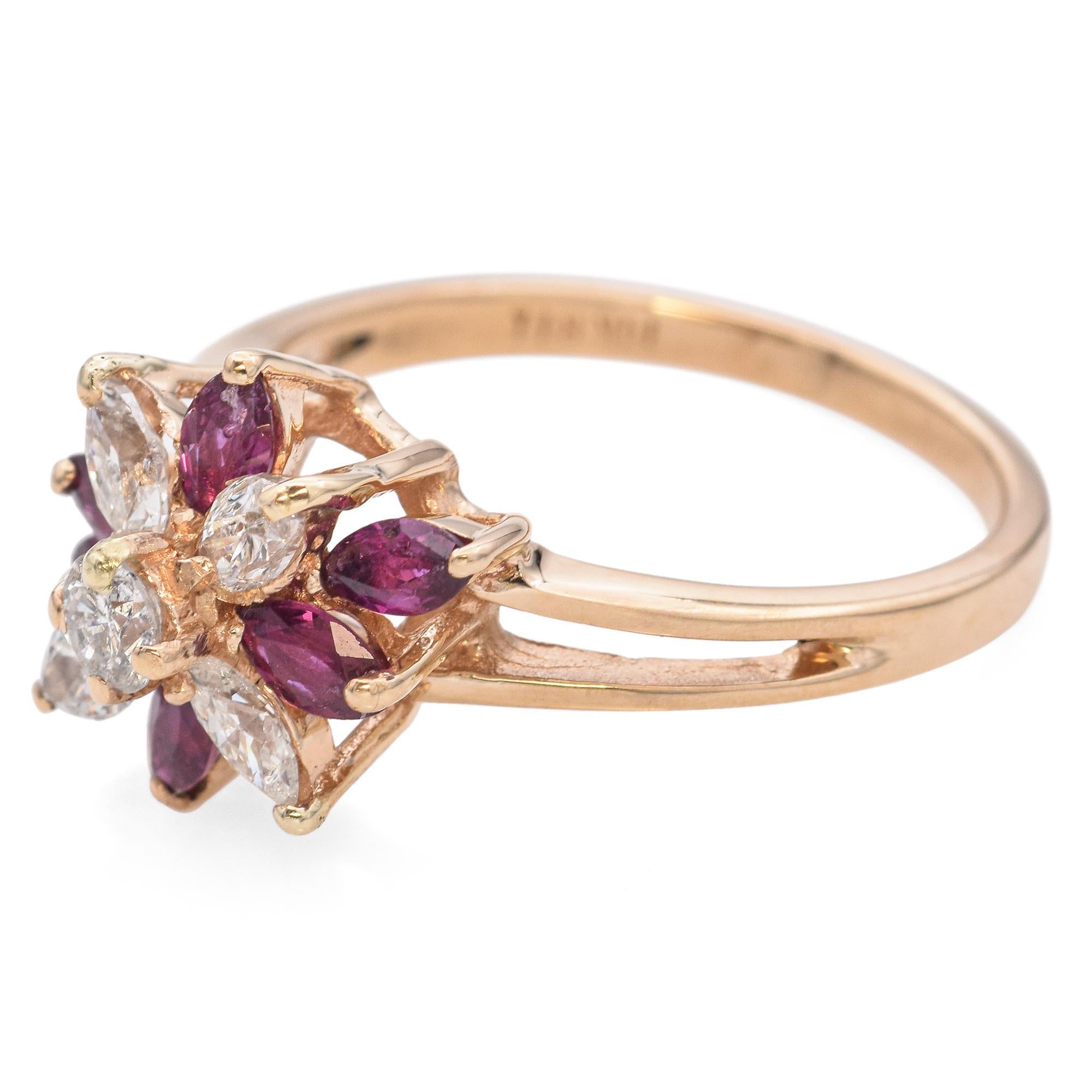 Bague à tige fendue en or jaune 14 carats avec grappe florale de spinelles rouges et diamants 0,42 carat en vente 1