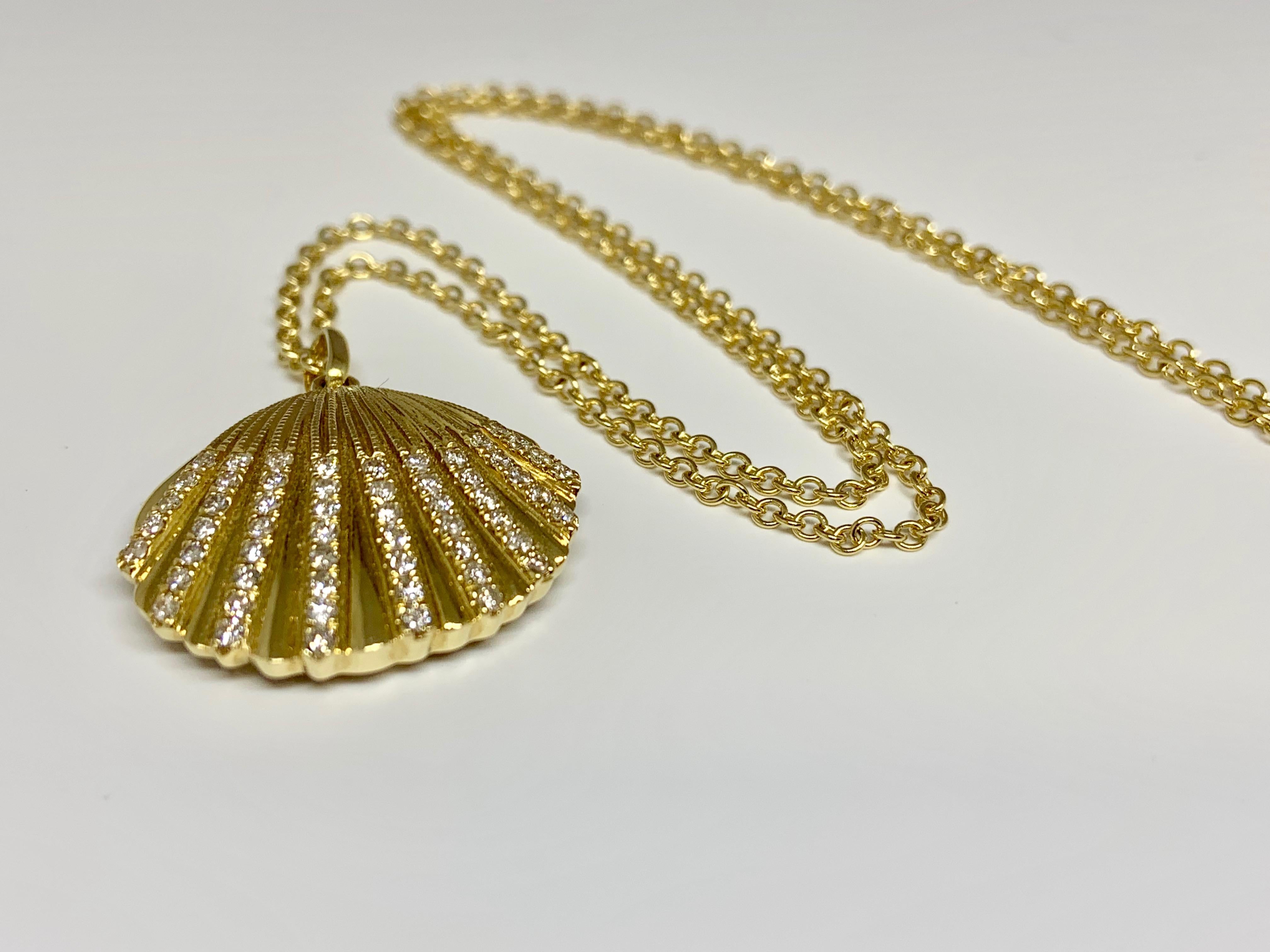 This Cherie Dori Seashell Necklace features 0.43 carats of round diamond accents as well as gorgeous milgrain and high polish textures. This necklace includes a 14K yellow gold 18