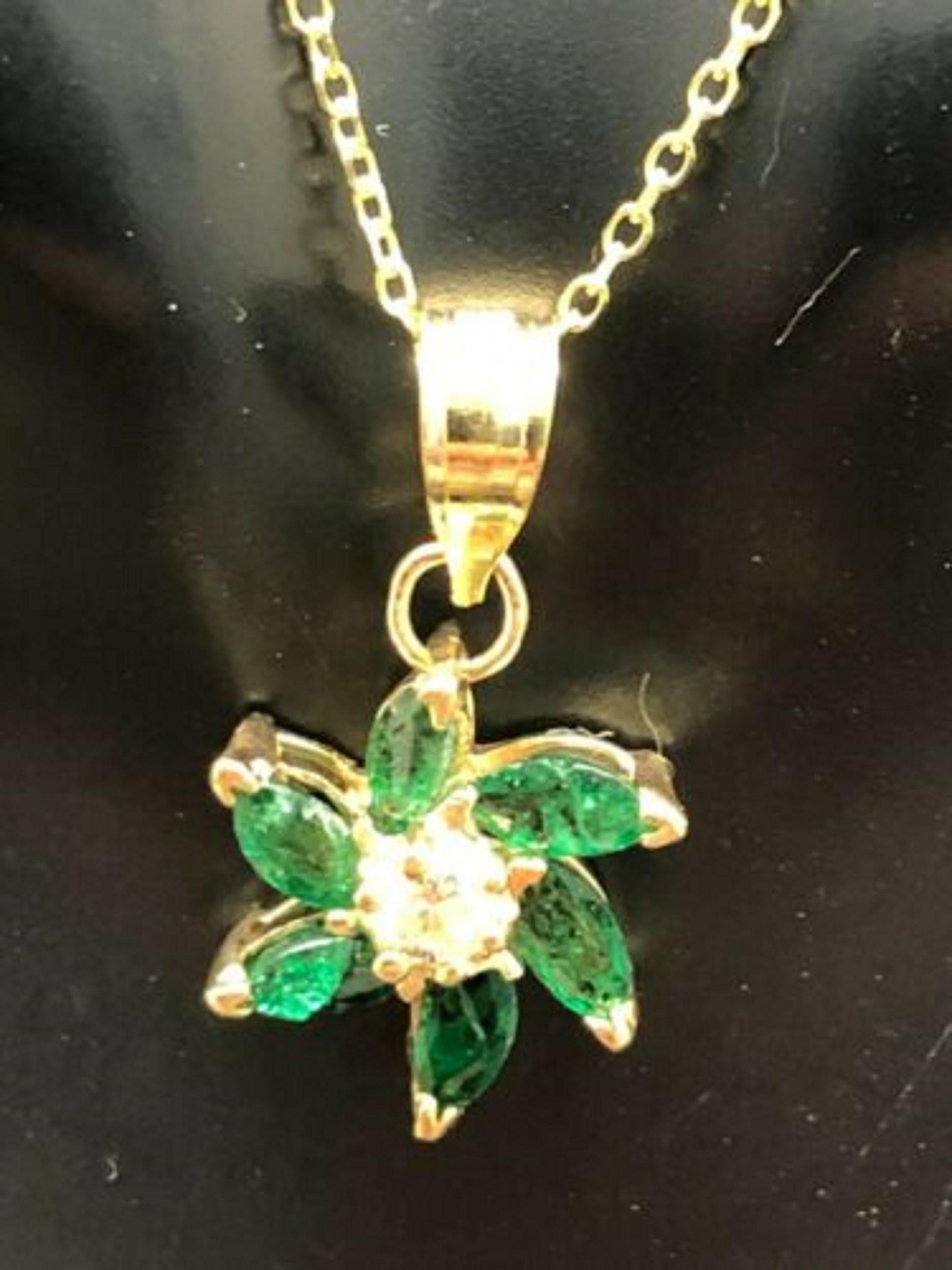 14k Yellow Gold 0.50ctw Emerald Marquise Cut Diamond Pendant Flower Necklace For Sale