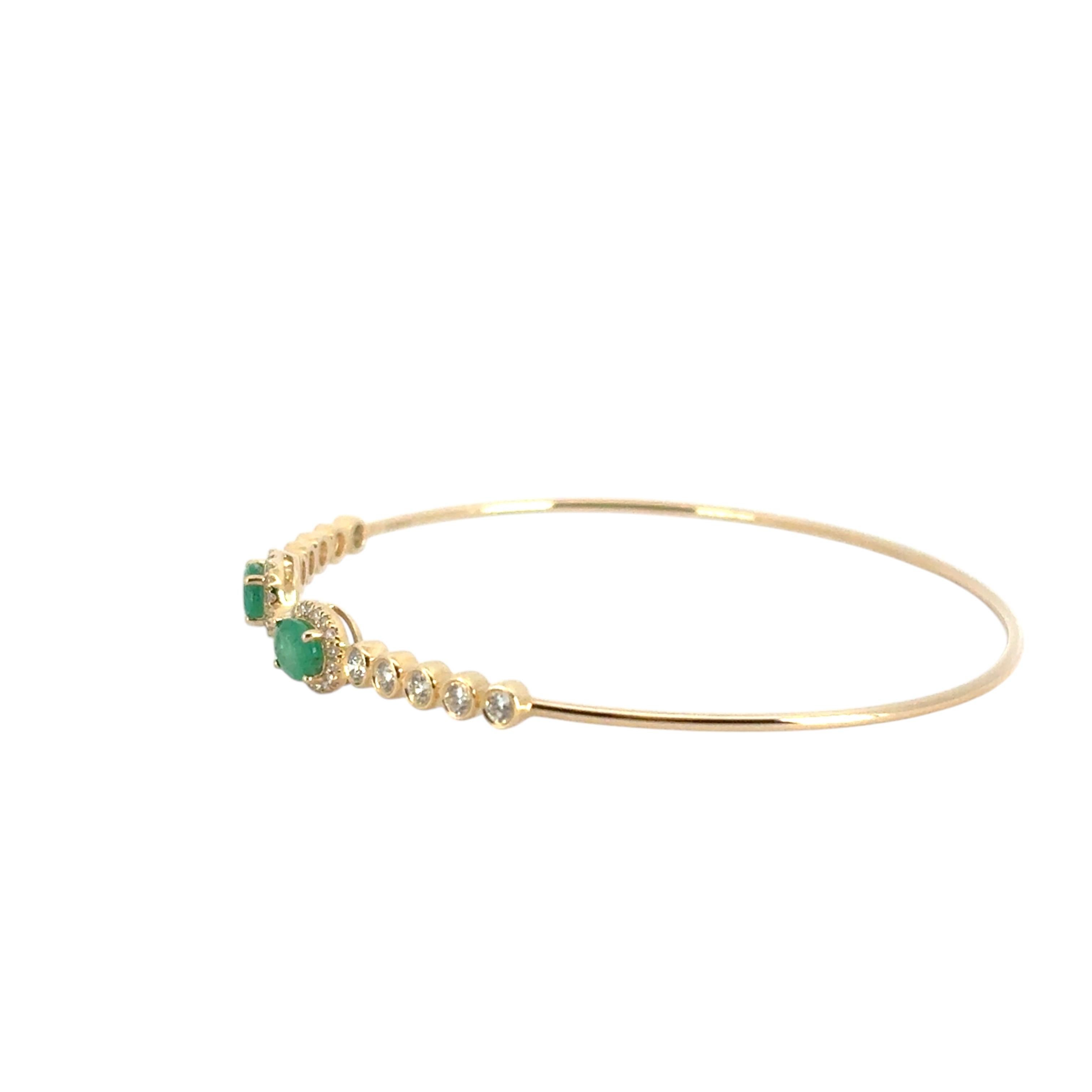 Bracelet jonc en or jaune 14 carats avec diamants ronds brillants de 0,53 carat et émeraudes de 0,88 carat en vente 4