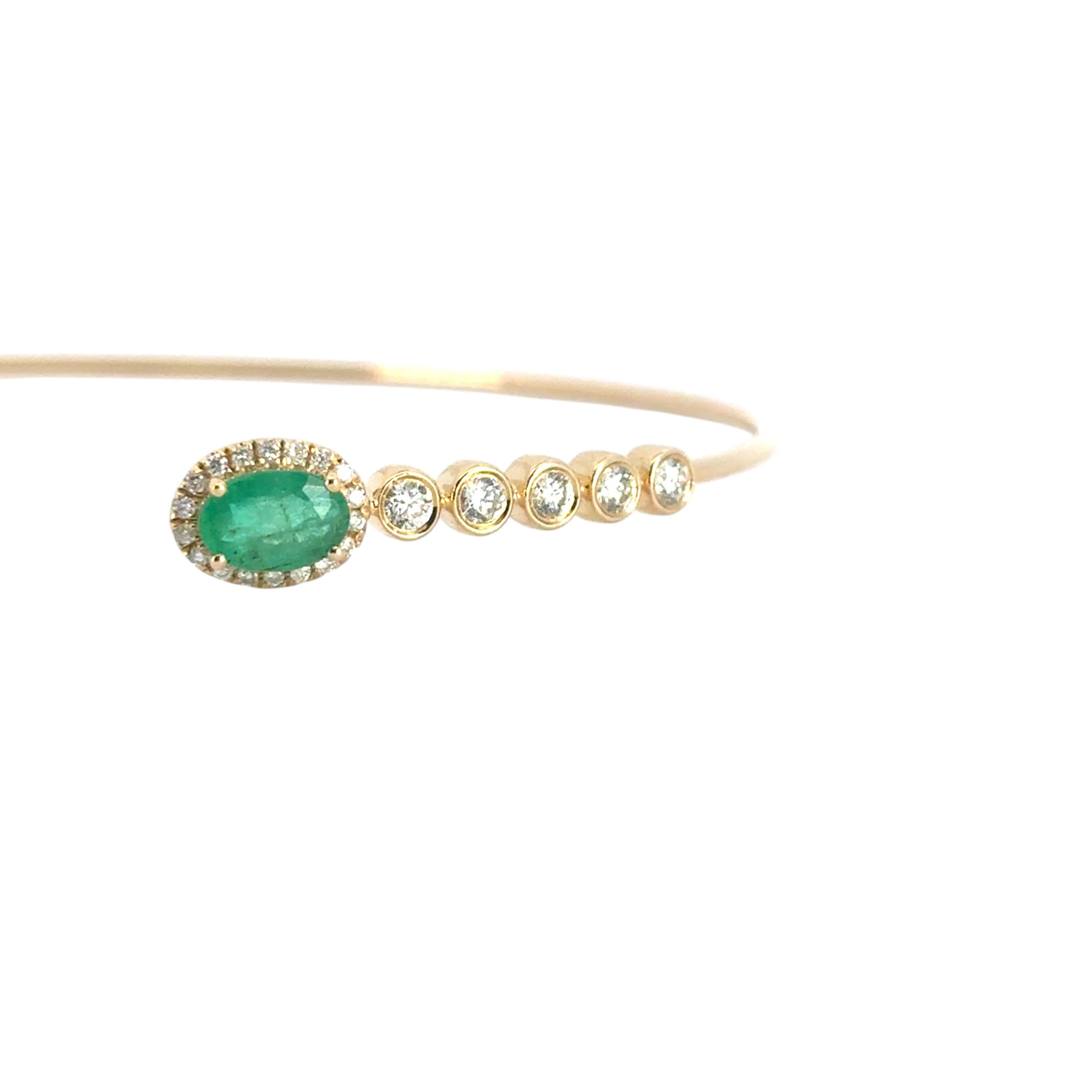 Bracelet jonc en or jaune 14 carats avec diamants ronds brillants de 0,53 carat et émeraudes de 0,88 carat en vente 9