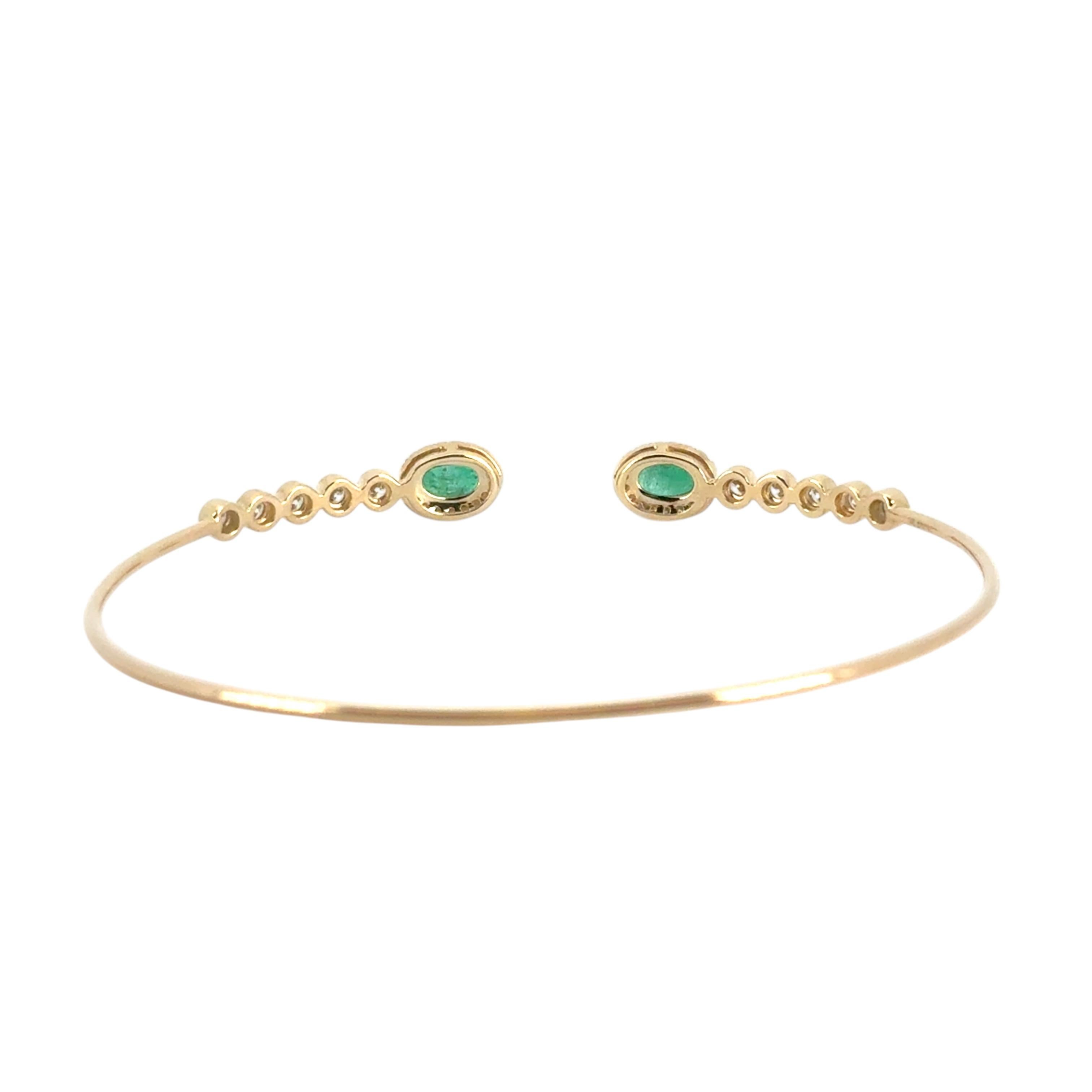 Bracelet jonc en or jaune 14 carats avec diamants ronds brillants de 0,53 carat et émeraudes de 0,88 carat en vente 1