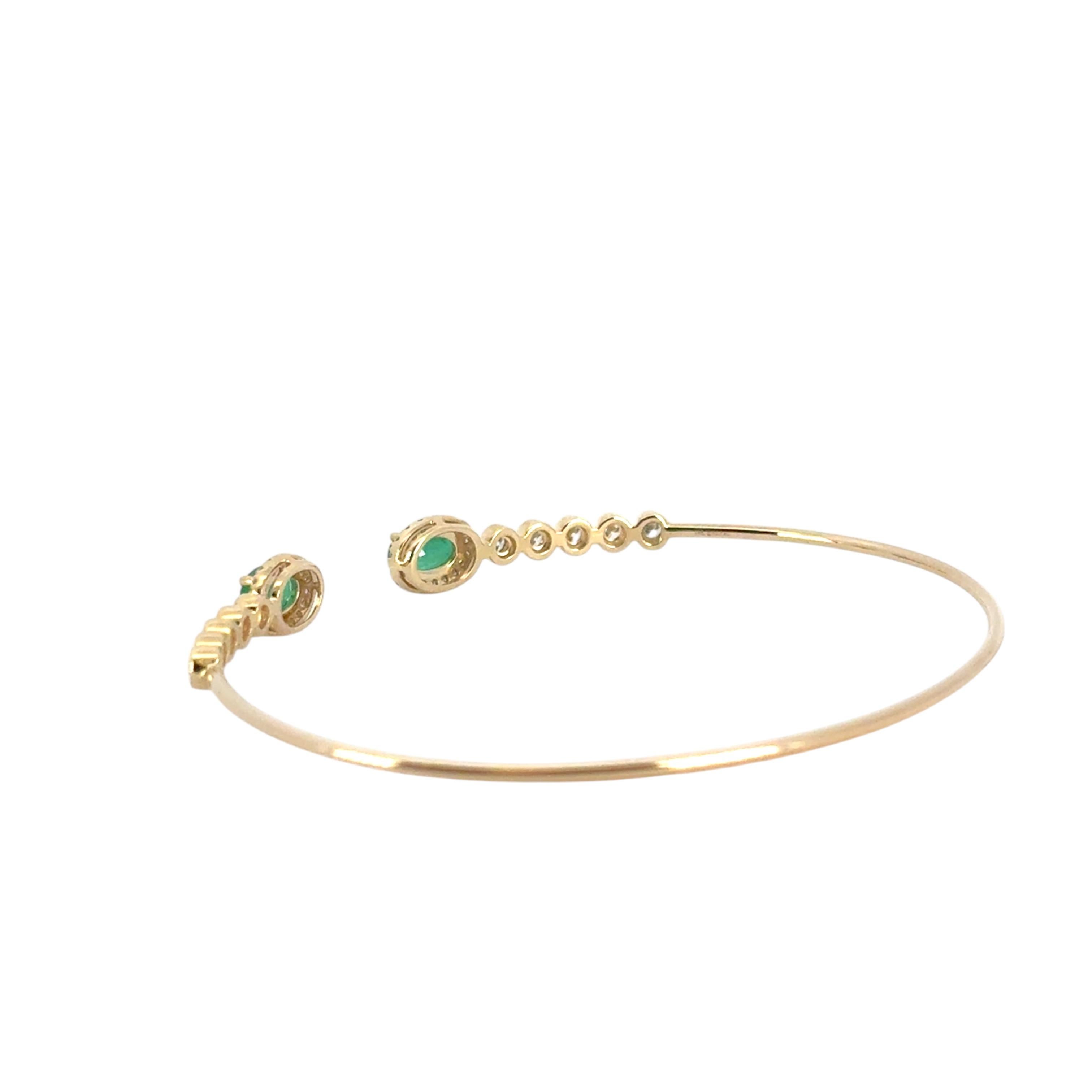 Bracelet jonc en or jaune 14 carats avec diamants ronds brillants de 0,53 carat et émeraudes de 0,88 carat en vente 2