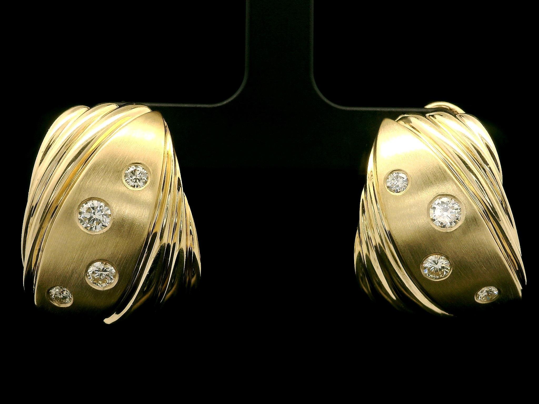 Boucles d'oreilles Omega en or jaune 14k 0.54ctw Diamond Dual Finish Wide Cuff en vente 1