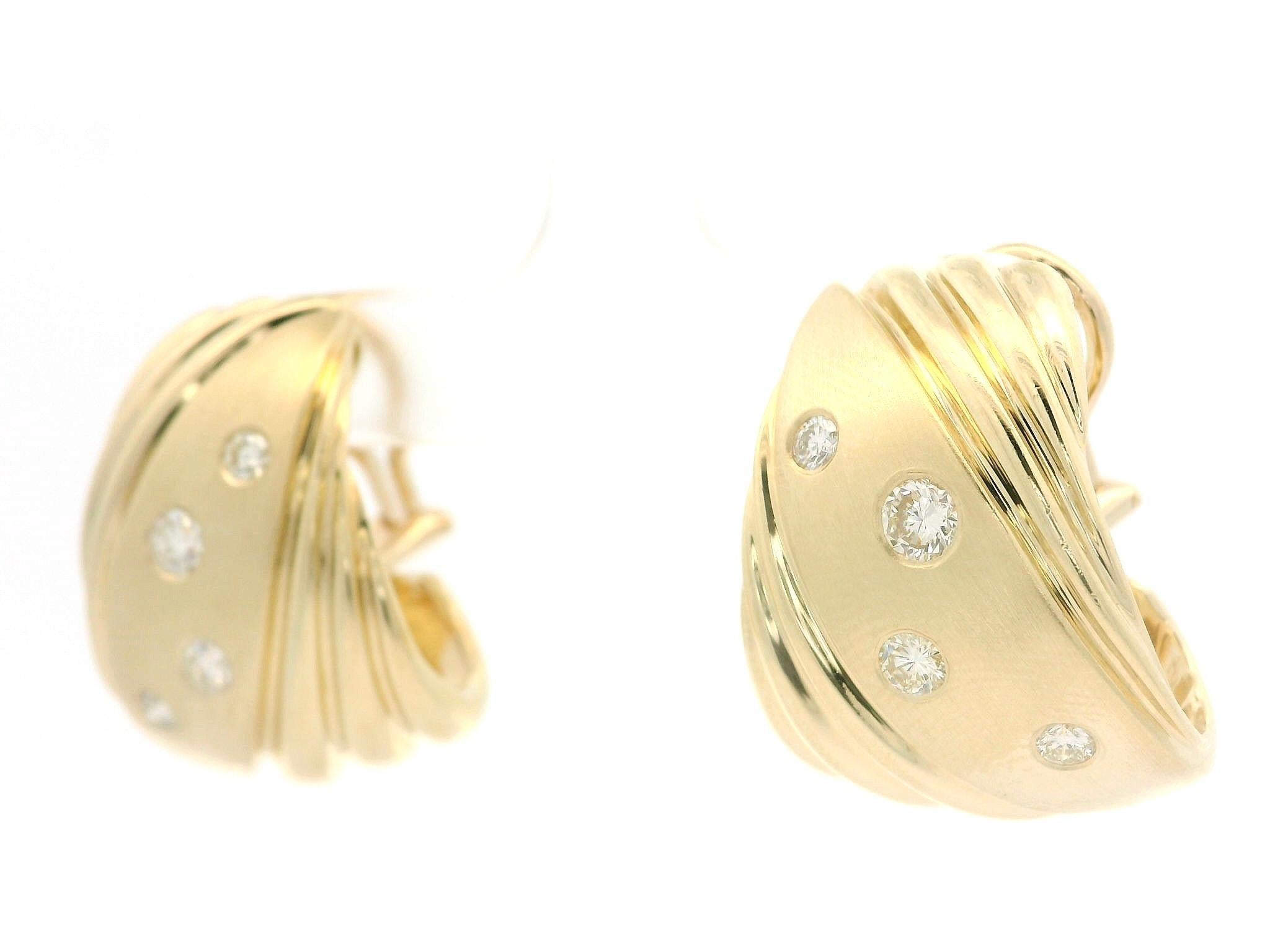 Boucles d'oreilles Omega en or jaune 14k 0.54ctw Diamond Dual Finish Wide Cuff en vente 4