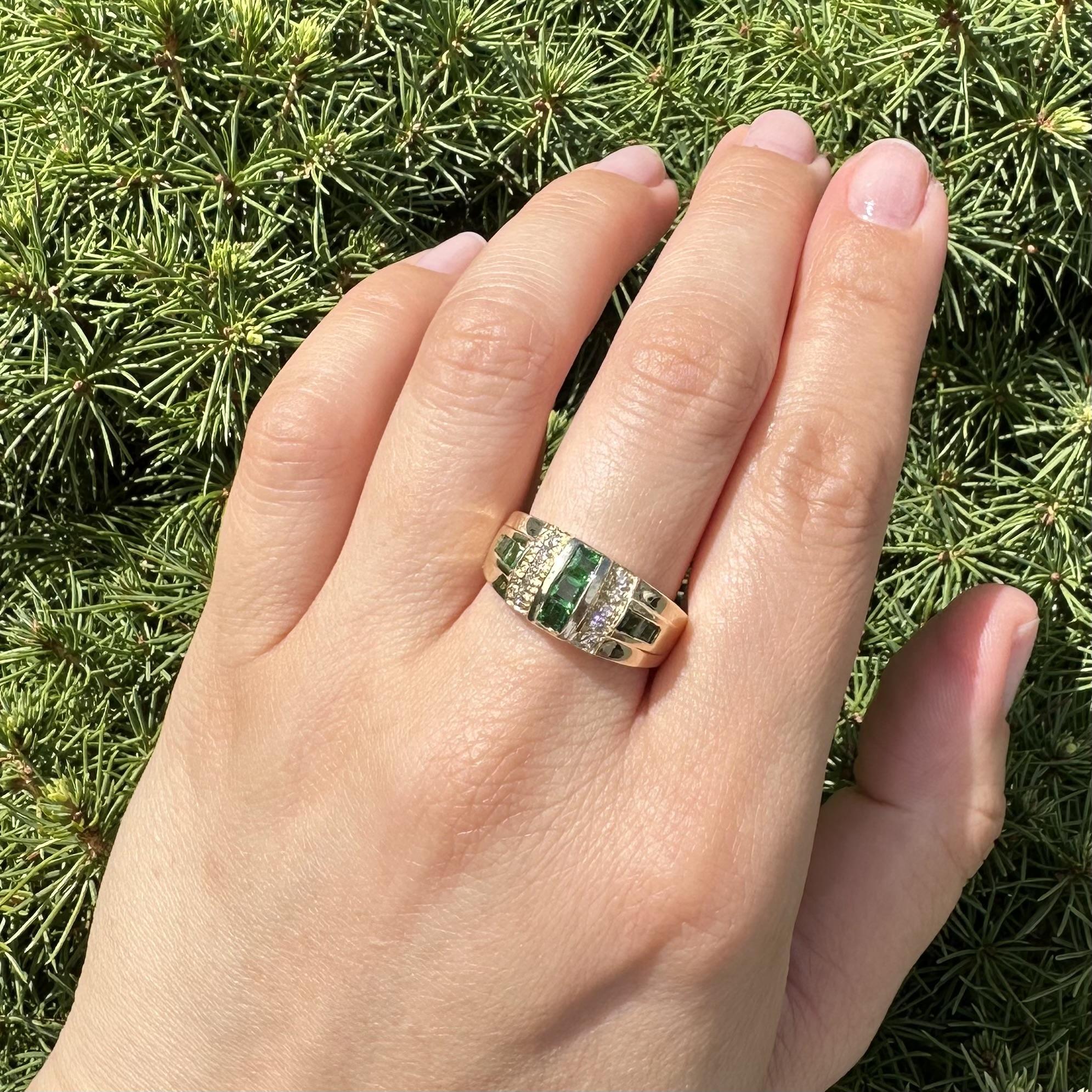 Anello a fascia geometrica in oro giallo 14k con tsavorite e diamante da 0,54 carati e larghezza 9,8 mm in vendita 2