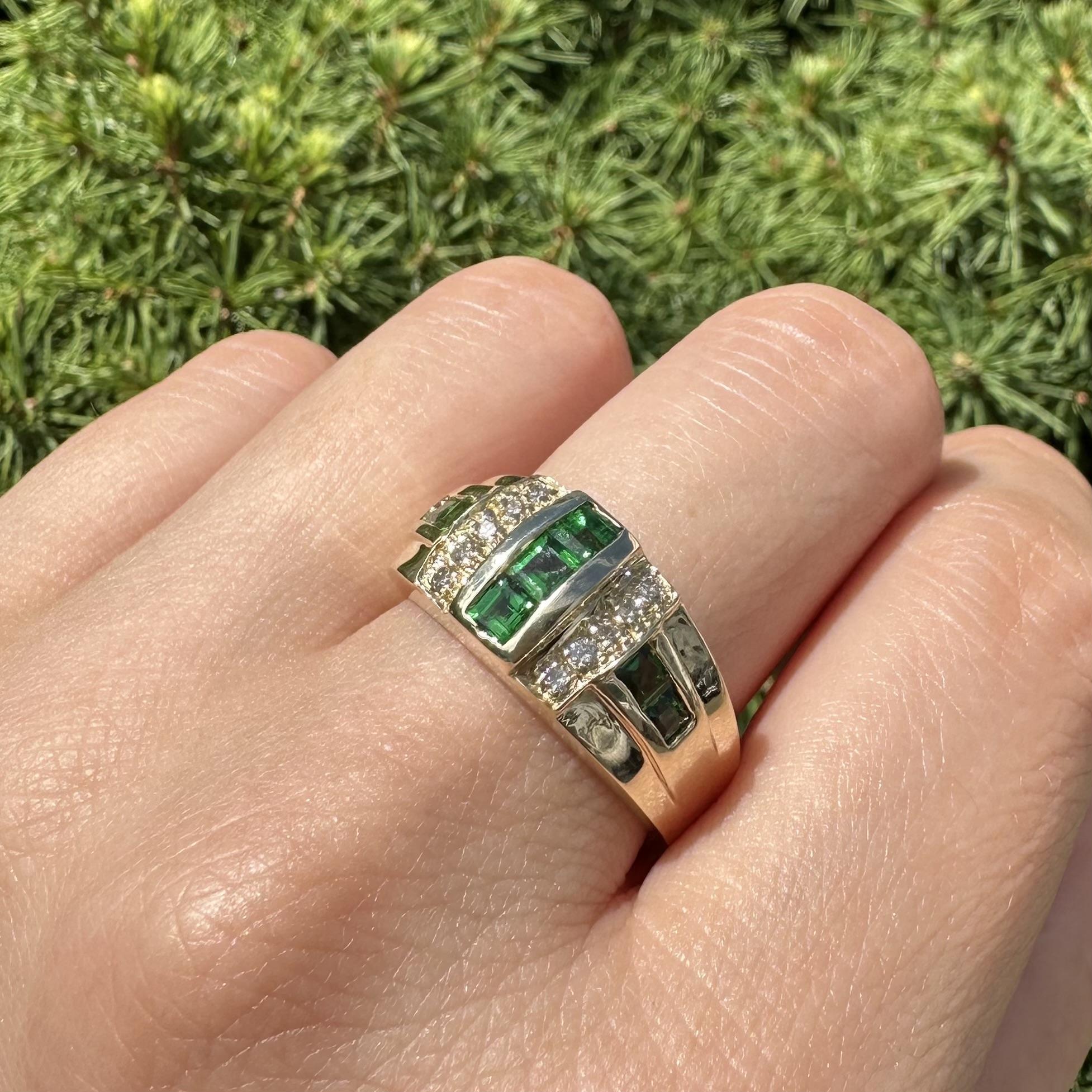 Anello a fascia geometrica in oro giallo 14k con tsavorite e diamante da 0,54 carati e larghezza 9,8 mm in vendita 3