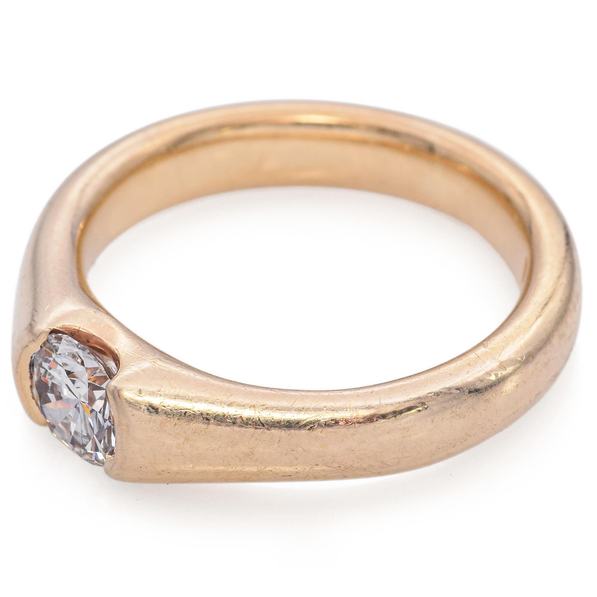 Contemporain Or jaune 14 carats 0,56 carat Bague de fiançailles solitaire à demi- lunette de diamants en vente