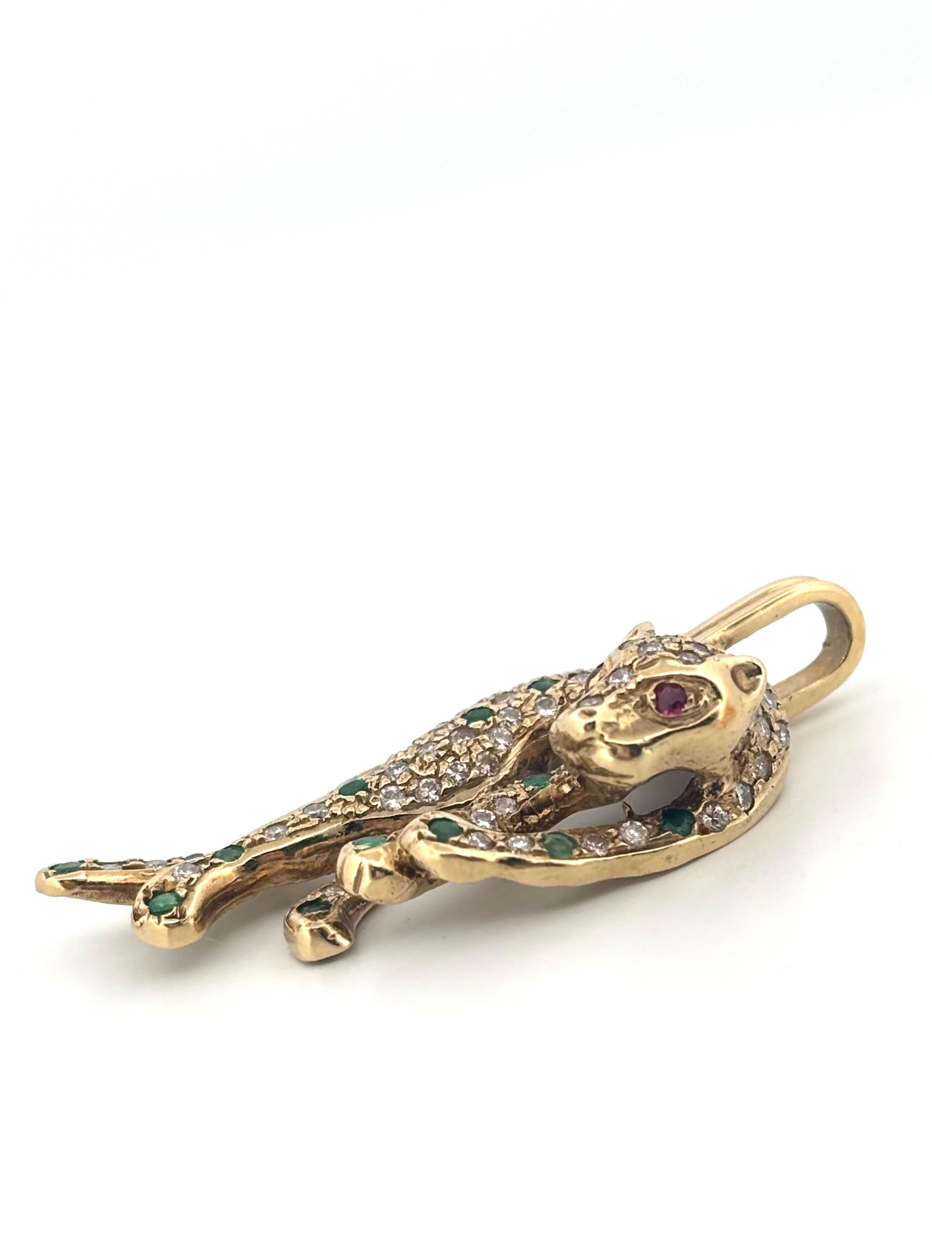 Taille ronde Pendentif en or jaune 14k 0.61CTW Diamond Emerald Ruby Design Cheetah Necklace en vente
