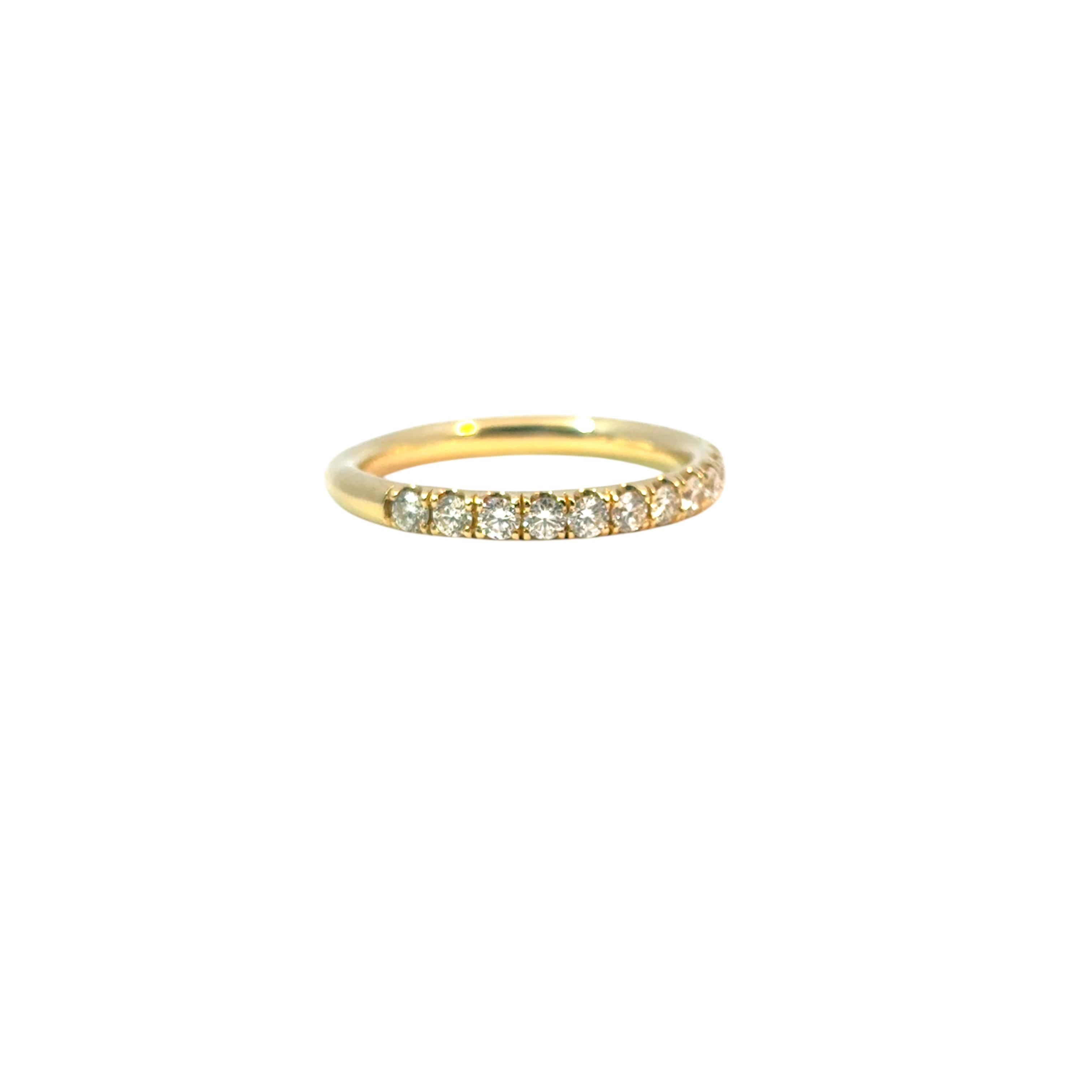 Cette magnifique alliance en diamant de 0,68ctw est en excellent état et est prête à être expédiée !

Style : Anneau de mariage
MATERIAL : Or jaune 14k
Détails des diamants : La bague contient environ 0,68ctw de diamants. Les diamants ne font pas le