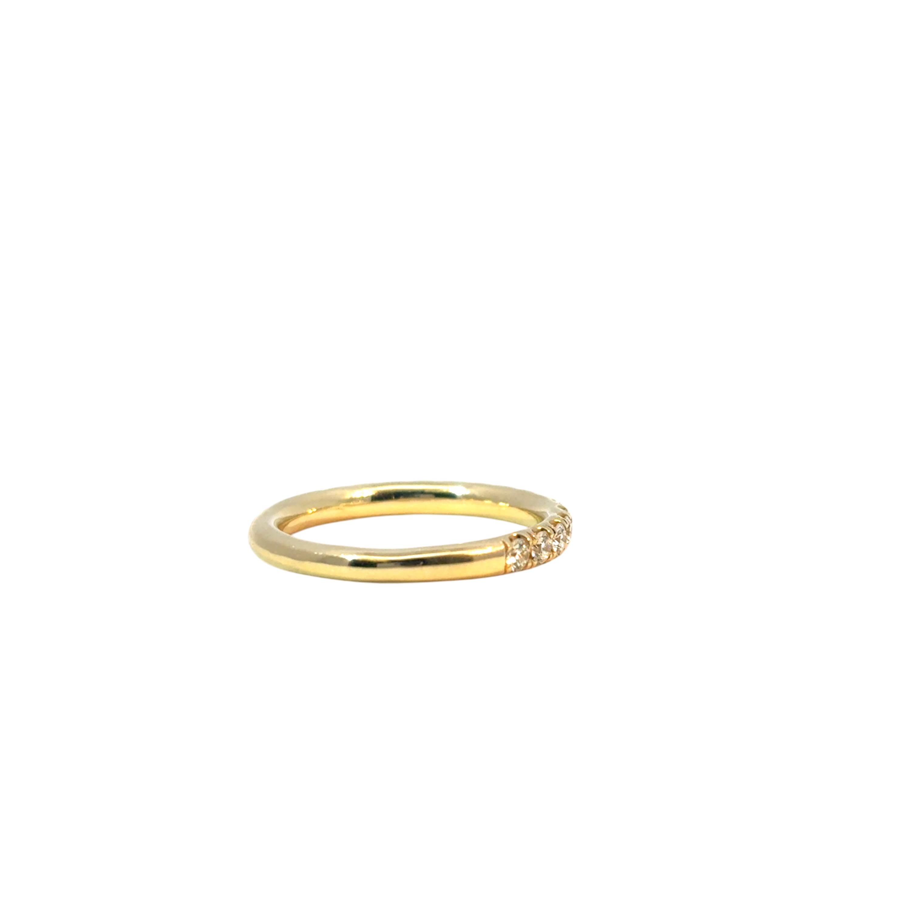 Moderne Alliance en or jaune 14 carats avec diamants de 0,68 carat en vente