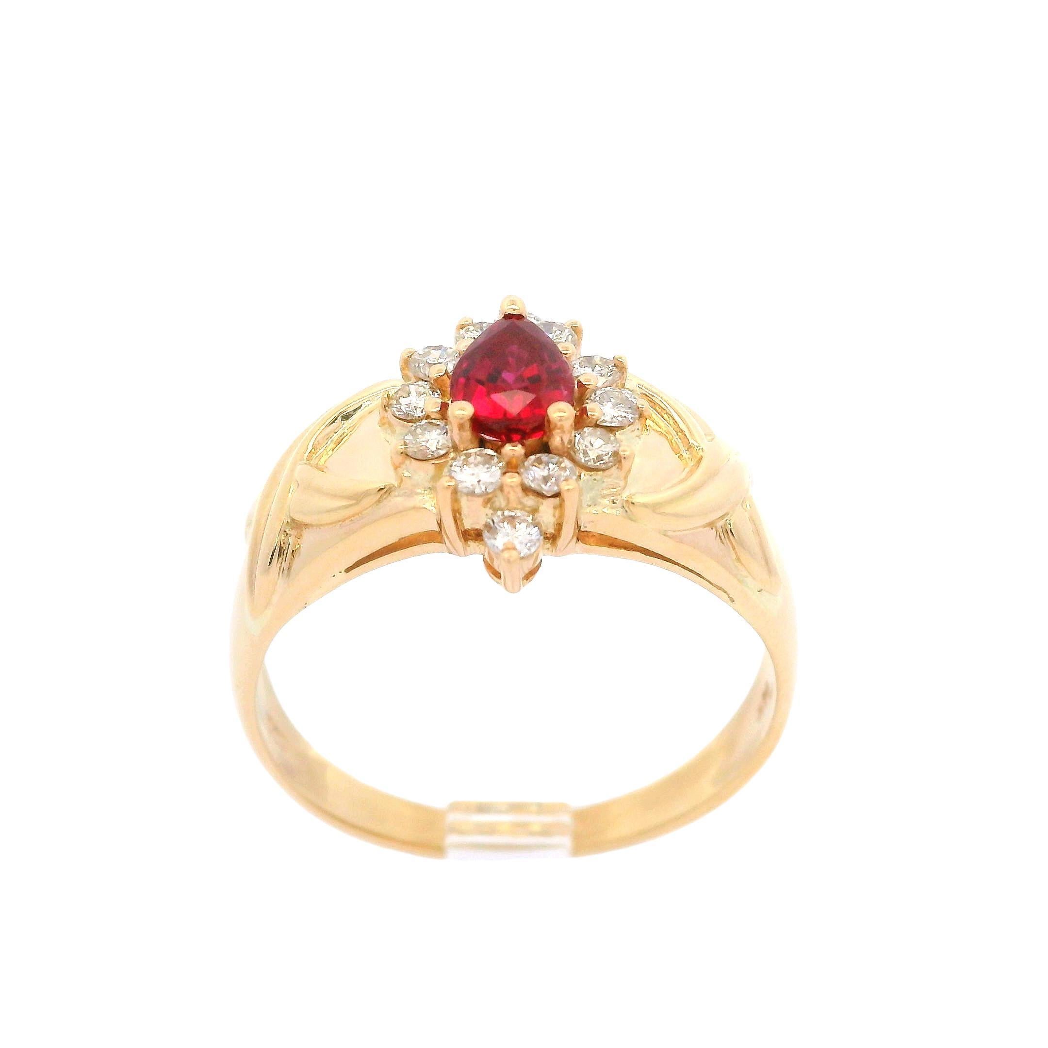 Taille poire Bague jonc de qualité supérieure en or jaune 14 carats avec rubis et diamants taille halo de 0,74 carat en vente