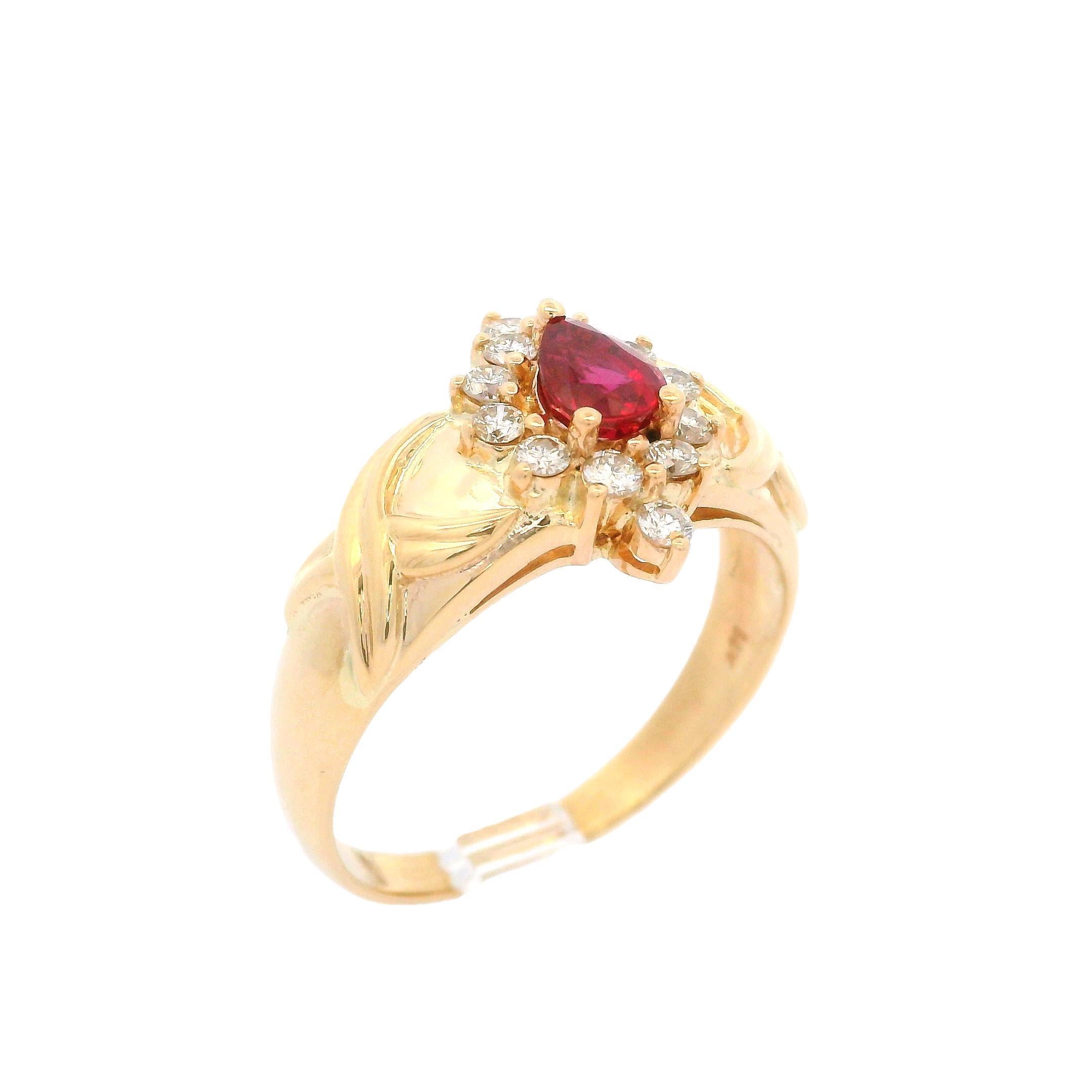 Bague jonc de qualité supérieure en or jaune 14 carats avec rubis et diamants taille halo de 0,74 carat Excellent état - En vente à Montclair, NJ