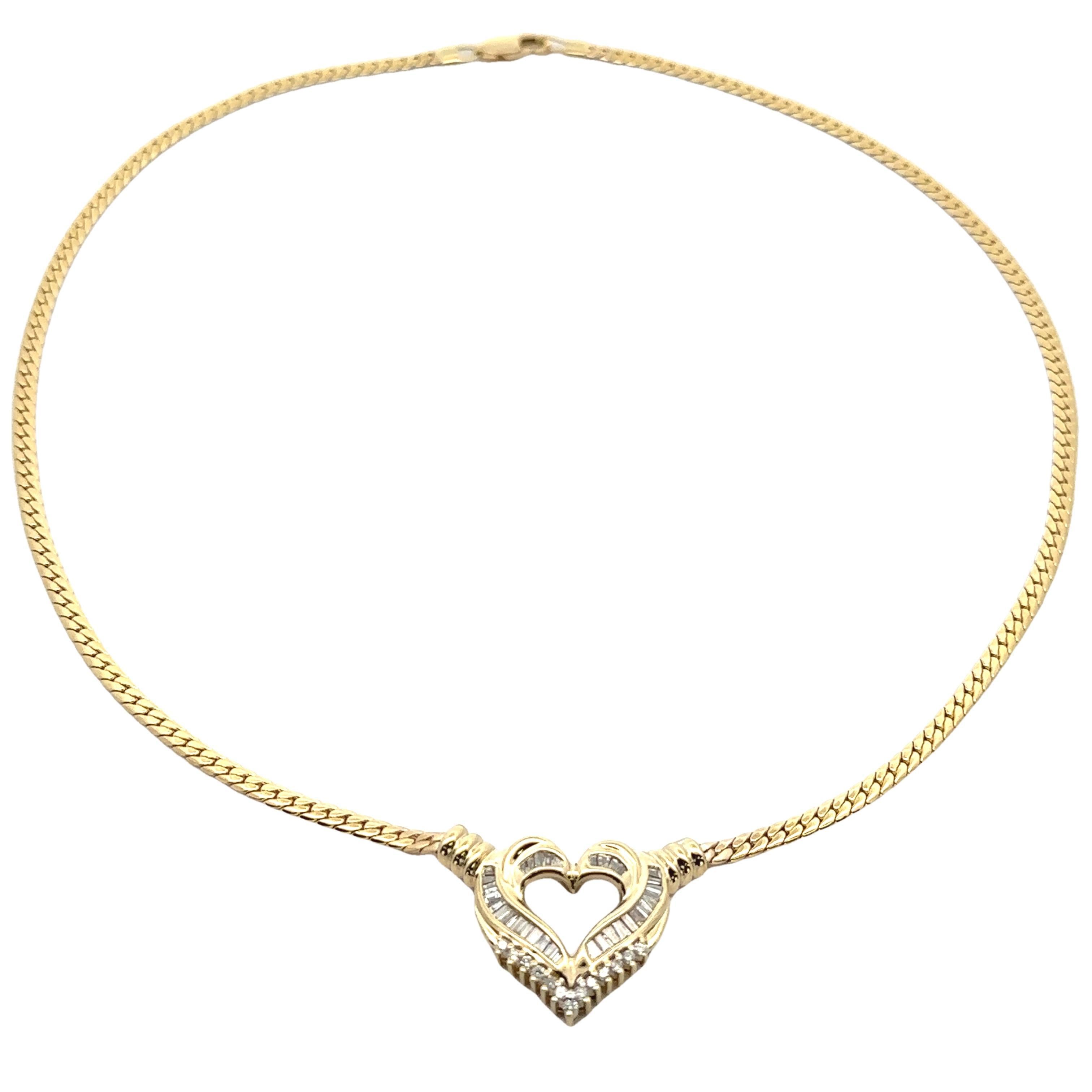 Collier pendentif cœur ouvert en or jaune 14 carats avec diamants baguettes et ronds de 0,75 carat en vente 1