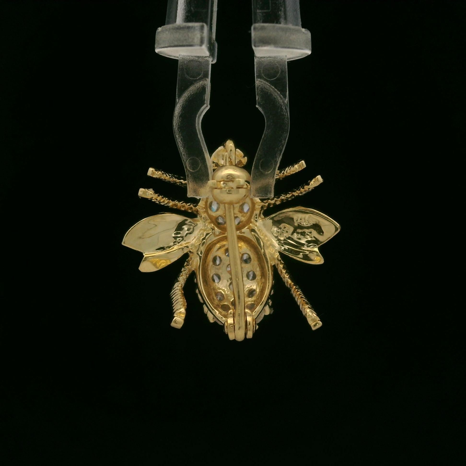 Women's 14k Yellow Gold 0.75ctw Diamond Detailed Bee Fly Insect Pin Brooch Pendant For Sale