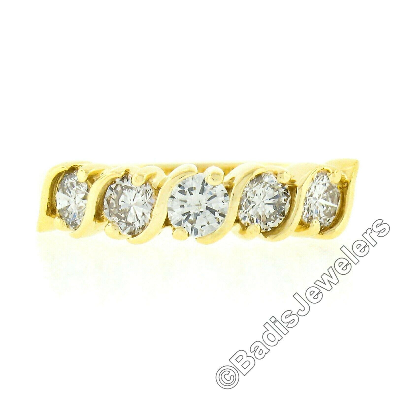 Anello in oro giallo 14K con diamante brillante rotondo da 0,75 ct. e 5 pietre a 