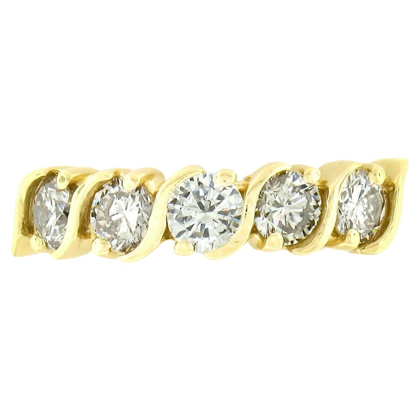 Anello in oro giallo 14K con diamante brillante rotondo da 0,75 ct. e 5 pietre a "S" con anello a maglie strette in vendita