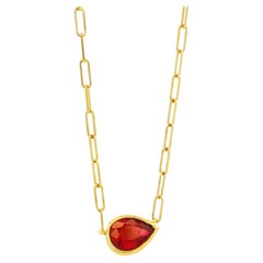 Collier en or jaune 14k avec un rubis de 0,80ct dans une chaîne de trombones