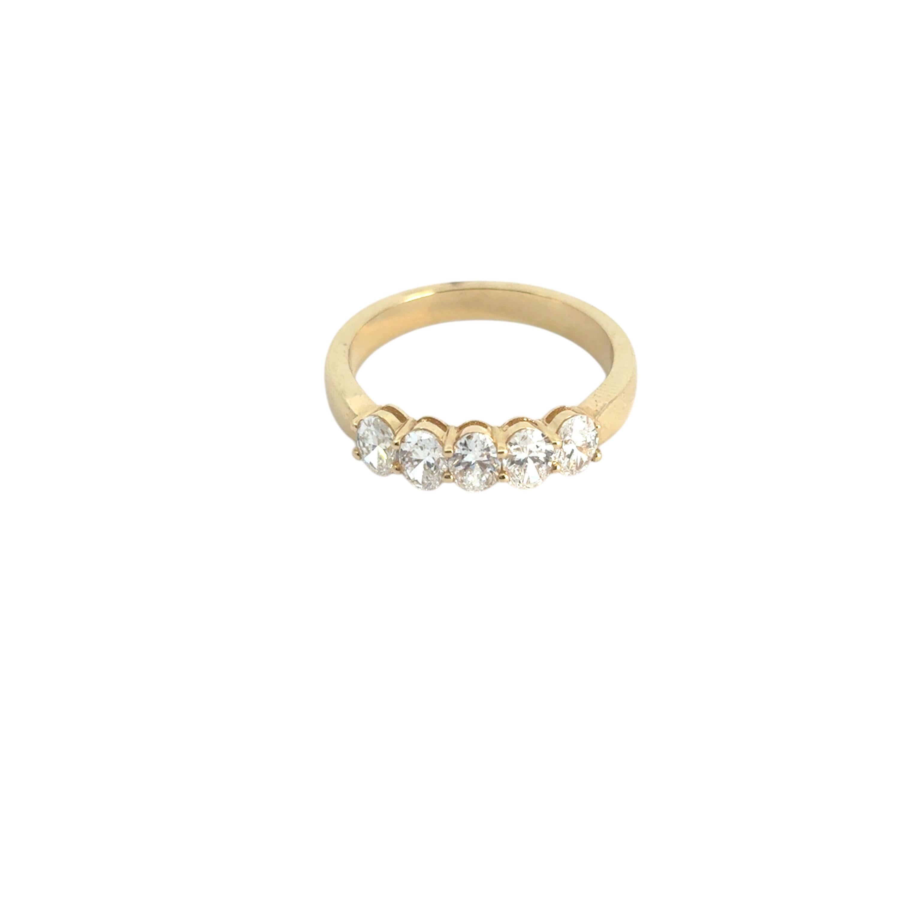14k Yellow Gold 0.92ctw Oval Cut Five Stone Band

This stunning 0.92ctw Oval Cut Band is in excellent condition and is ready to be shipped!

Material: 14k Yellow Gold
Diamond Details: This ring features five Oval Cut Stone Diamonds, weighing