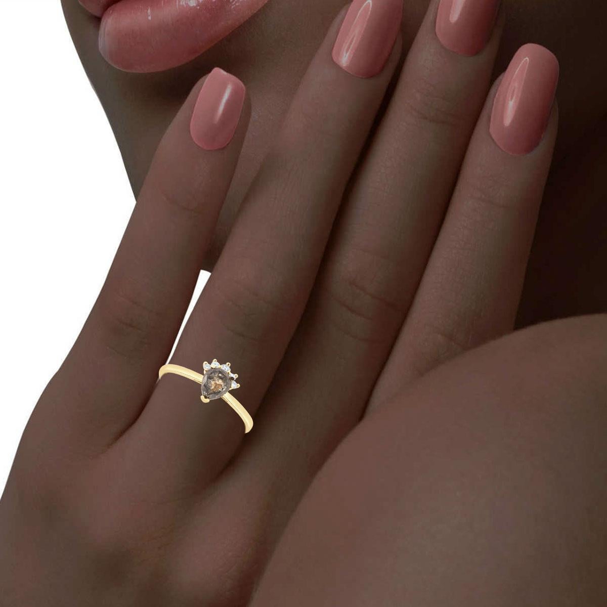 14K Yellow Gold 0.93 Carat Pear Shape Salt & Pepper Diamond Ring For Sale 1