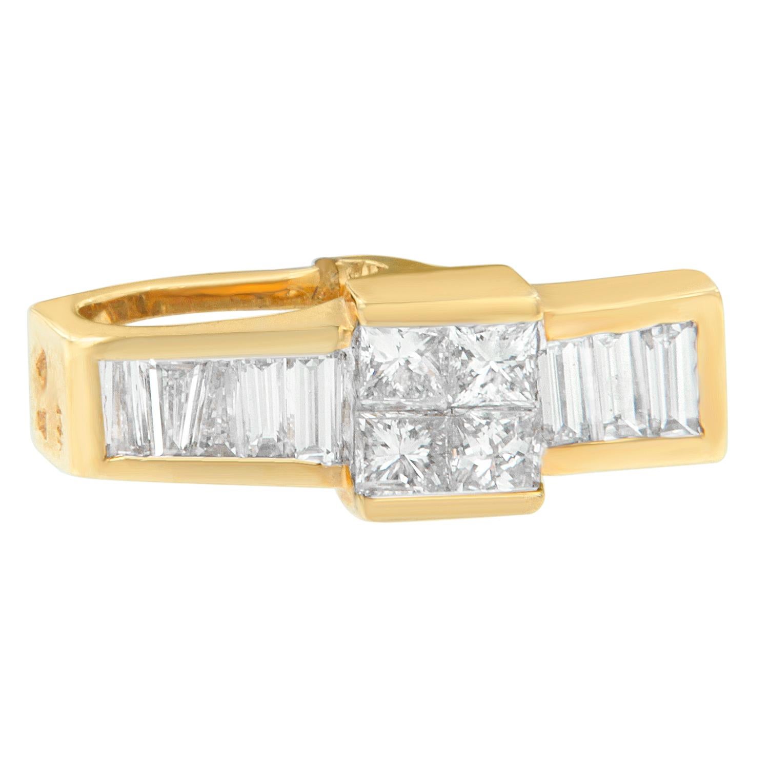 Brillant en or jaune 14 carats, ce pendentif unique est orné de plus d'un carat de diamants taille baguette et princesse qui se chevauchent au centre, créant un style glamour qu'elle aimera montrer. Ce magnifique collier comprend une chaîne de 18