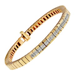 Bracelet en or jaune 14K contenant 1 1/10ct TDW de diamants taille princesse 'H-I, SI1-SI2'.