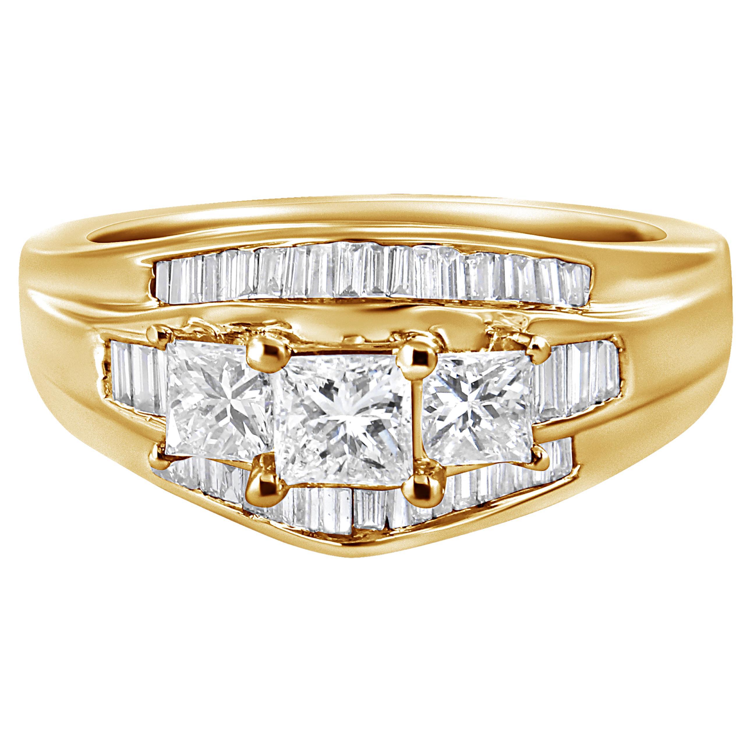 Bague à 3 pierres en or jaune 14 carats avec diamants taille princesse et baguette de 1 1/2 carat