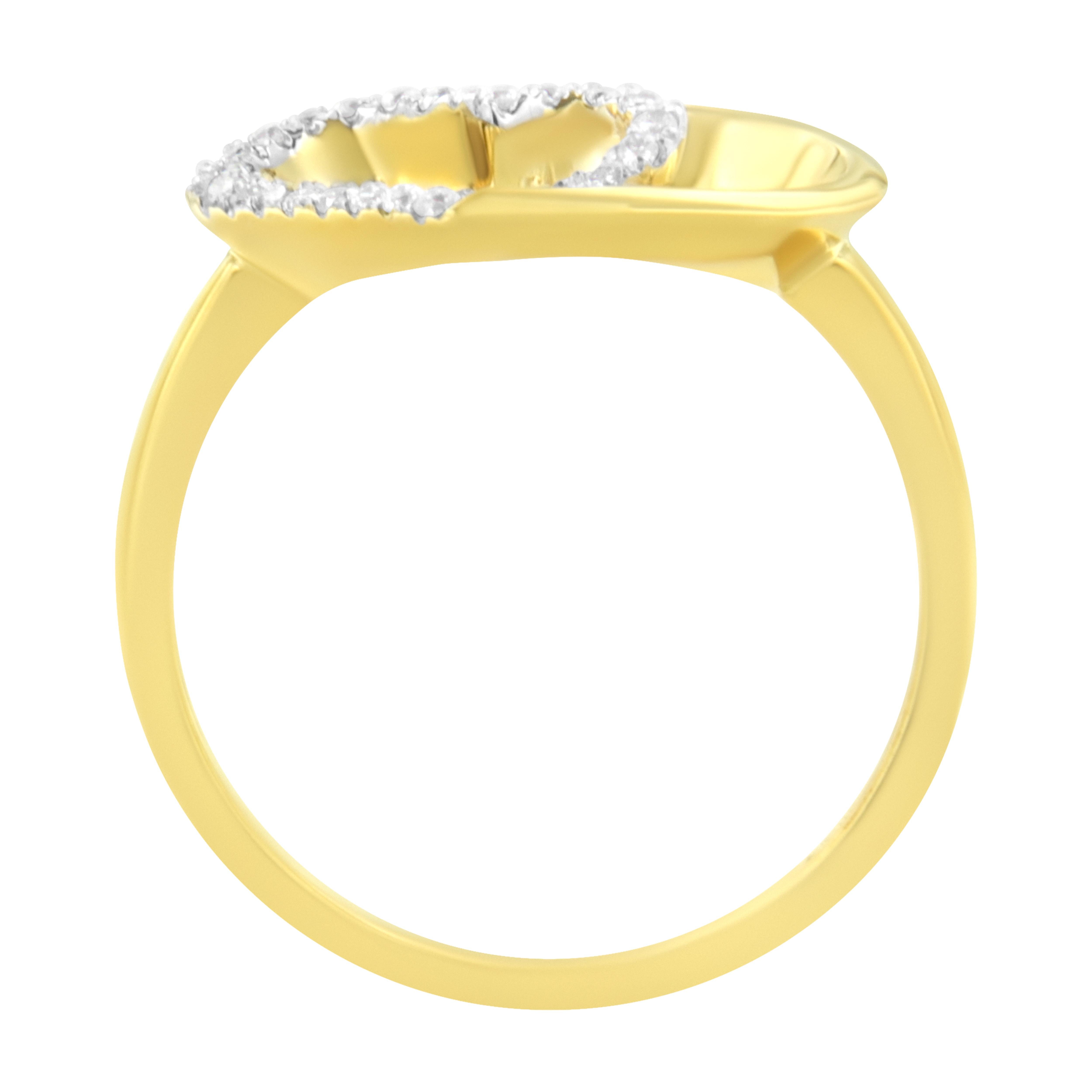 Round Cut 14K Yellow Gold 1/10 Carat Diamond Heart Shape Ring For Sale