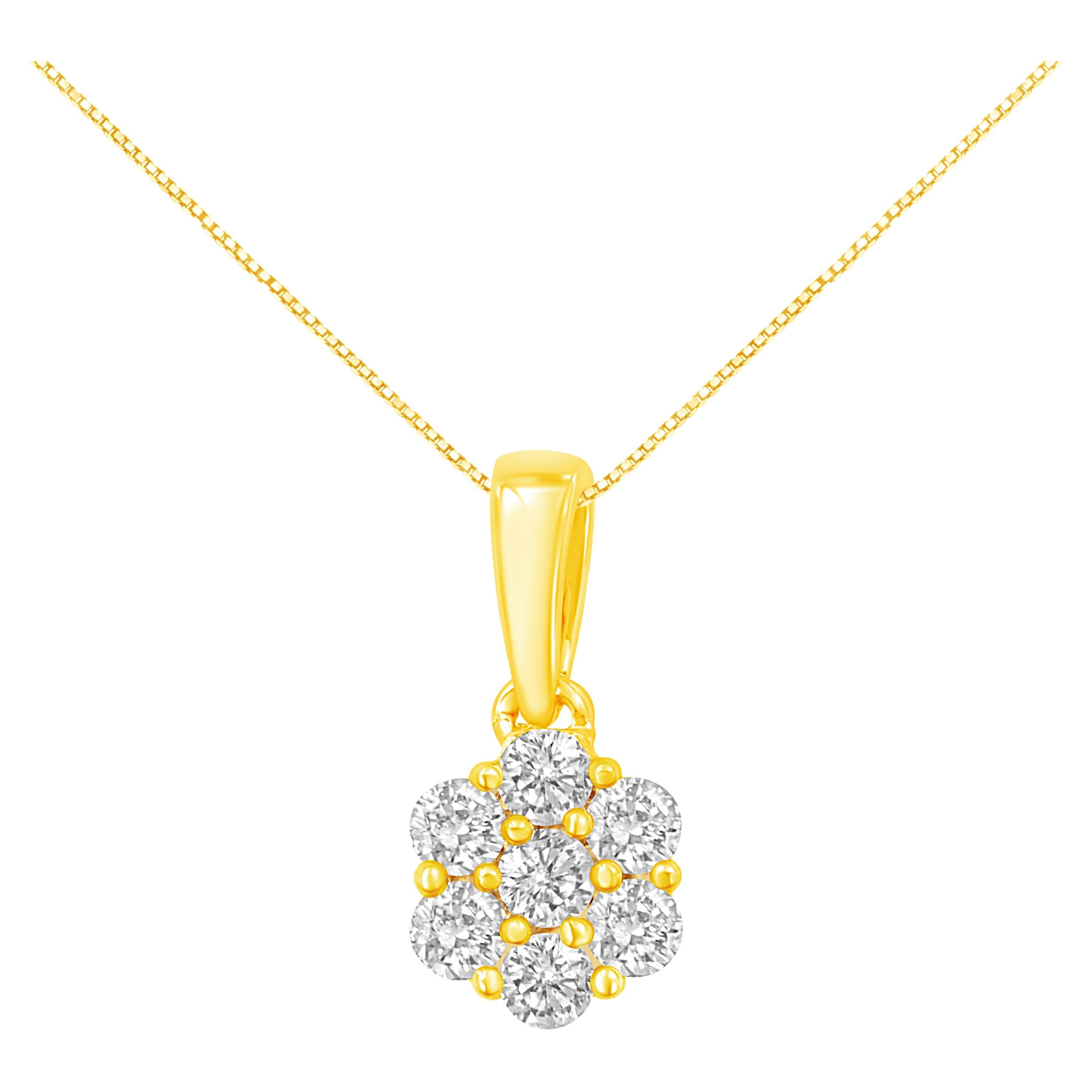 14K Yellow Gold 1/2 Carat Round-Cut 7 Stone Diamond Flower Pendant Necklace For Sale