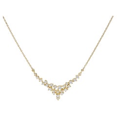 Collier en or jaune 14K à "V" dispersé de diamants 1/2 Cttw pour femmes