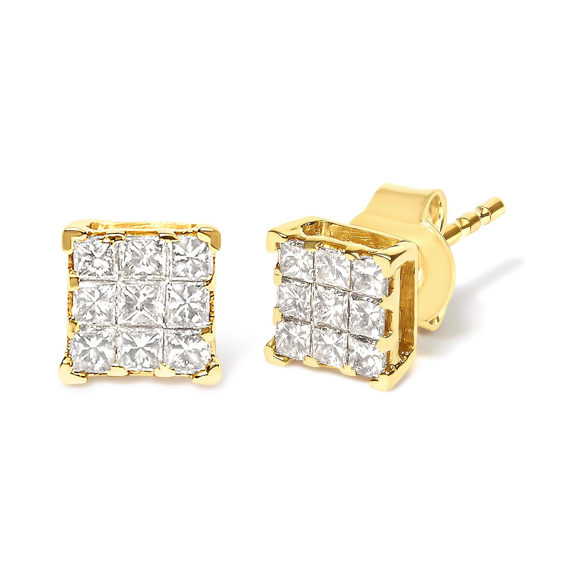 Découvrez l'élégance discrète de ces exquises boucles d'oreilles, fabriquées en or jaune 14 carats et mises en valeur par l'éclat de diamants naturels de taille princesse. Chaque boucle d'oreille présente une grappe de neuf diamants, totalisant un